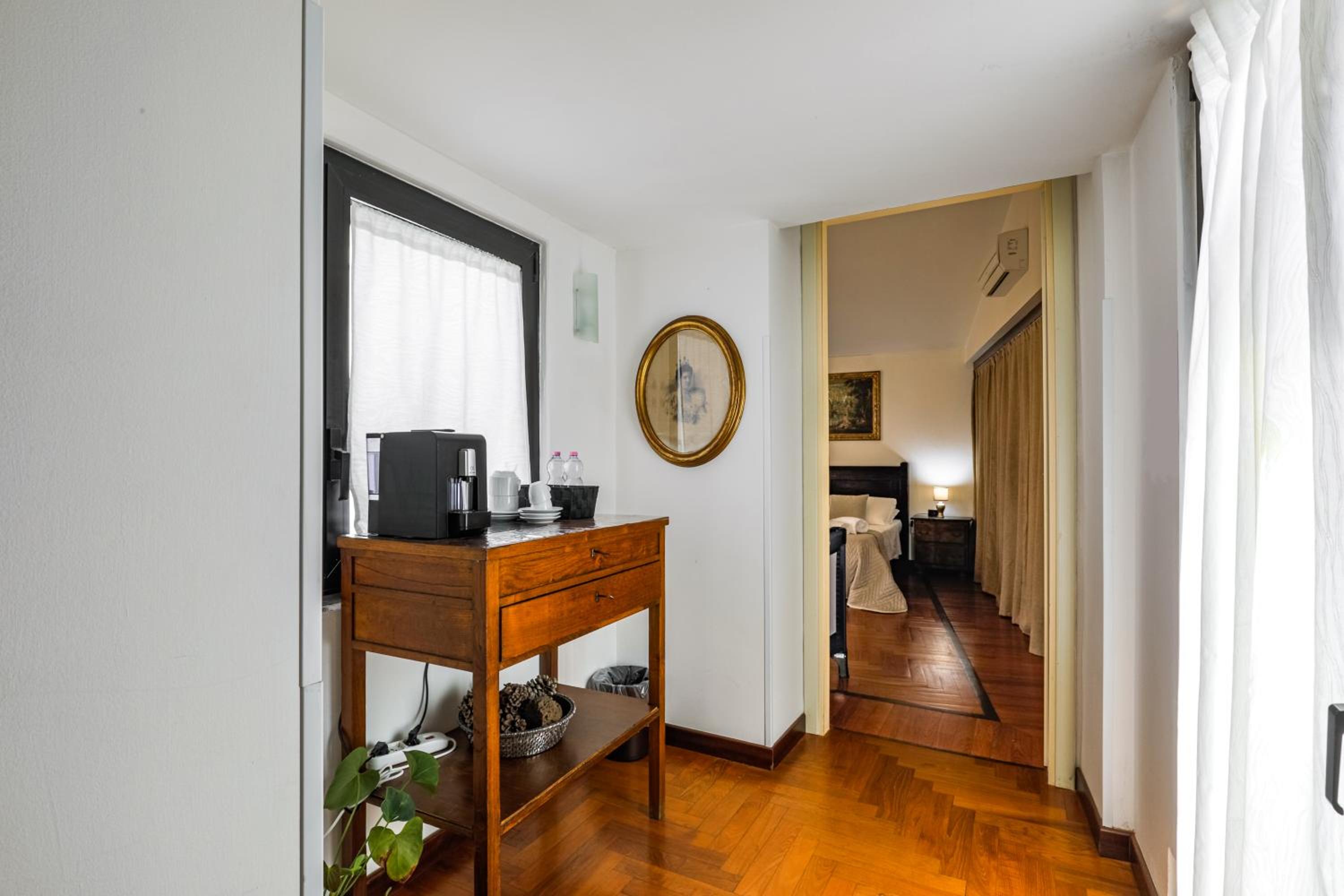 Deluxe Suite with Spa Bath - Photo 21