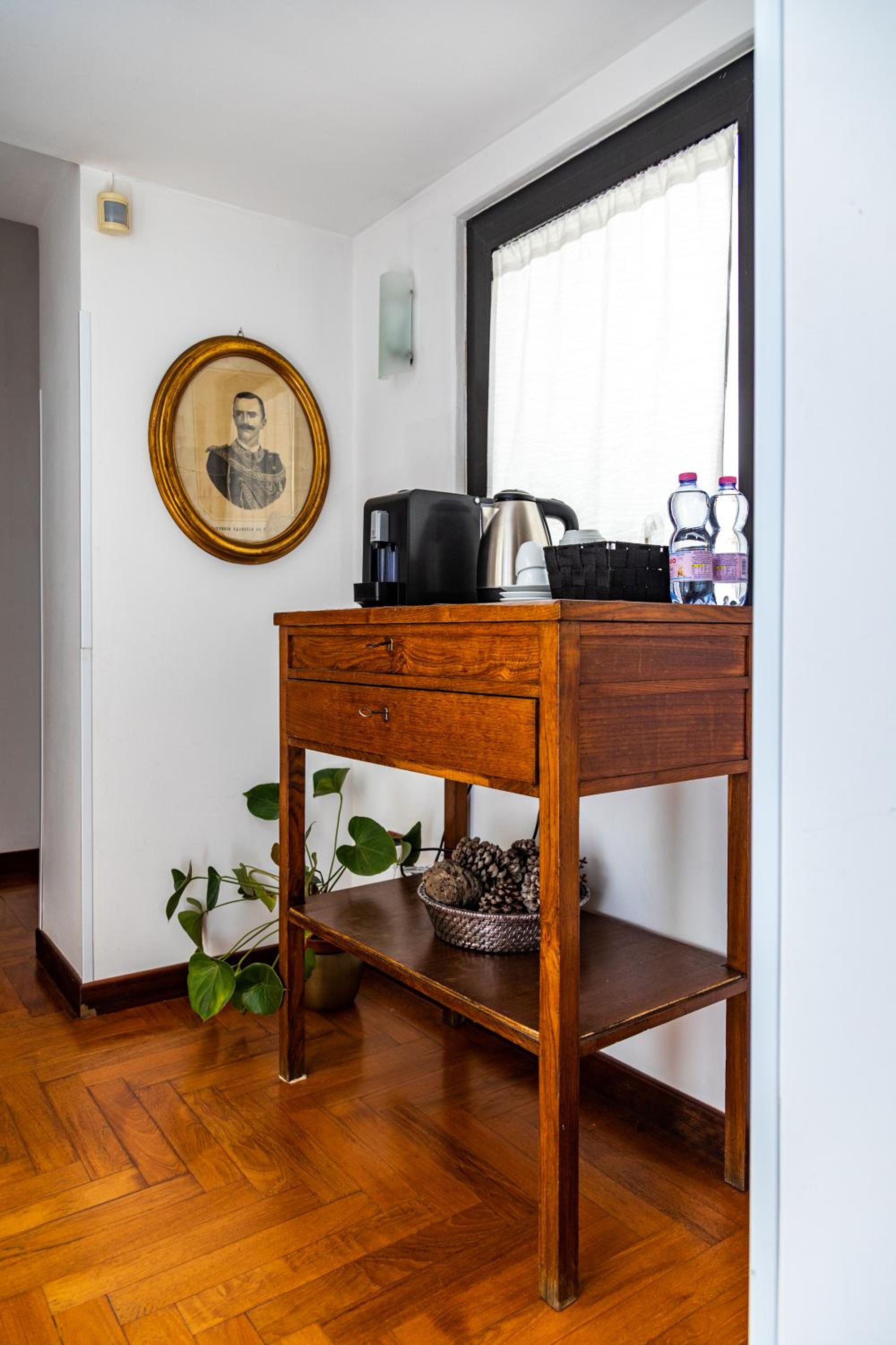 Deluxe Suite with Spa Bath - Photo 6