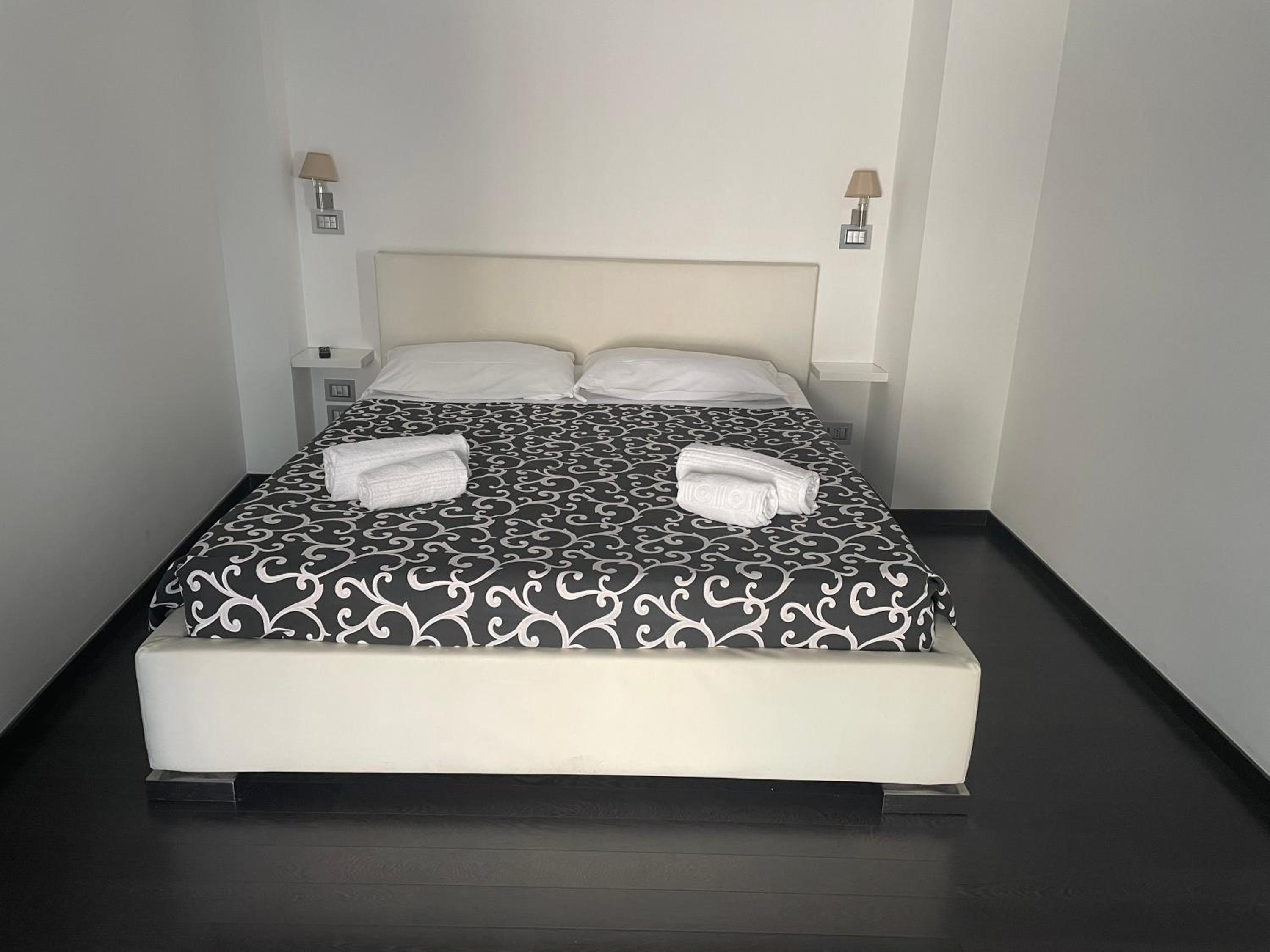 Deluxe King Room photo 1