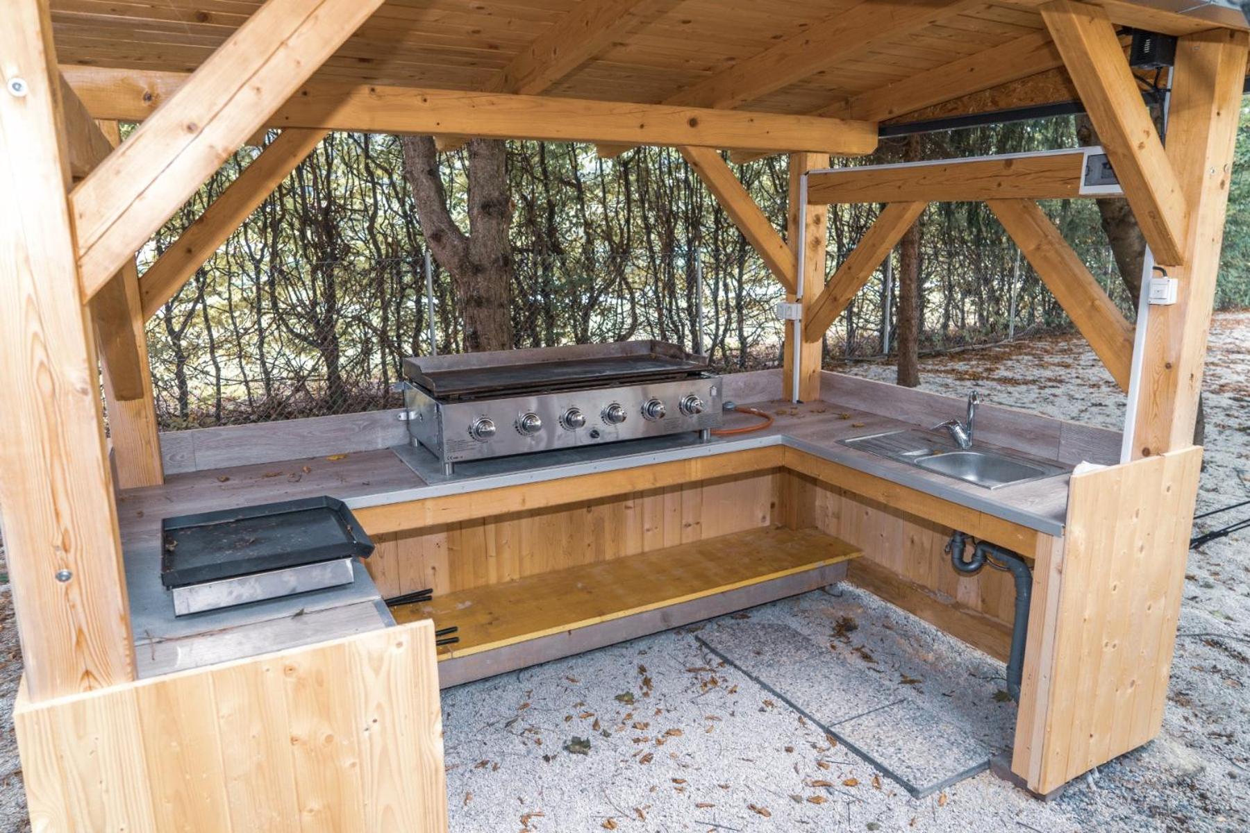 Mobile Home - Photo 10