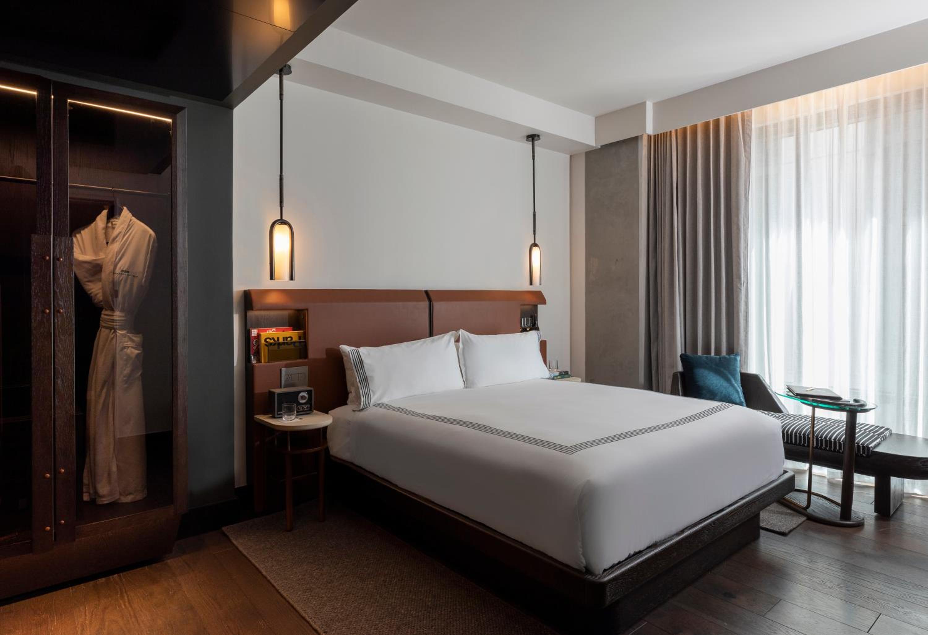 King Room with City View - Photo 7