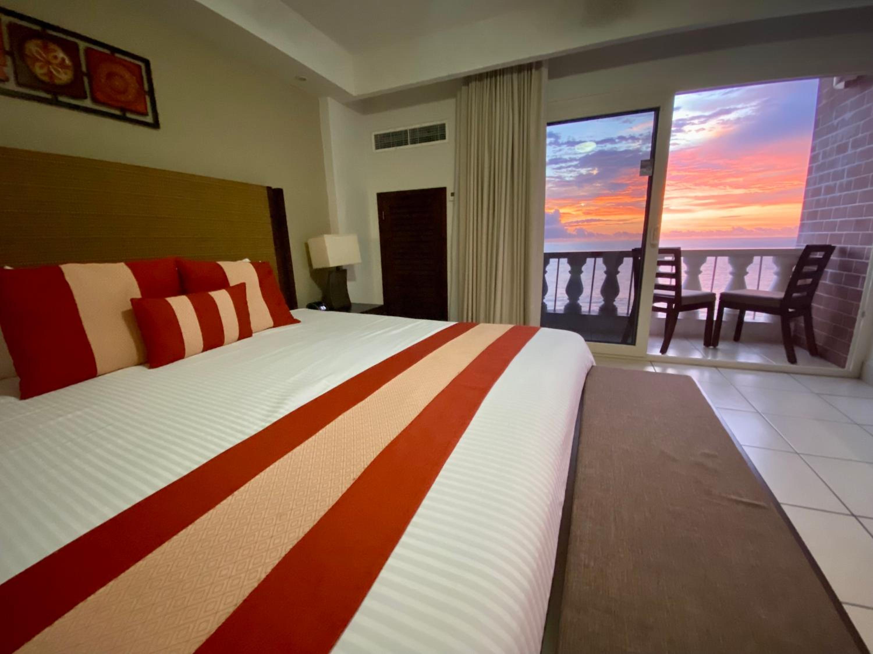 Deluxe Room - Photo 8