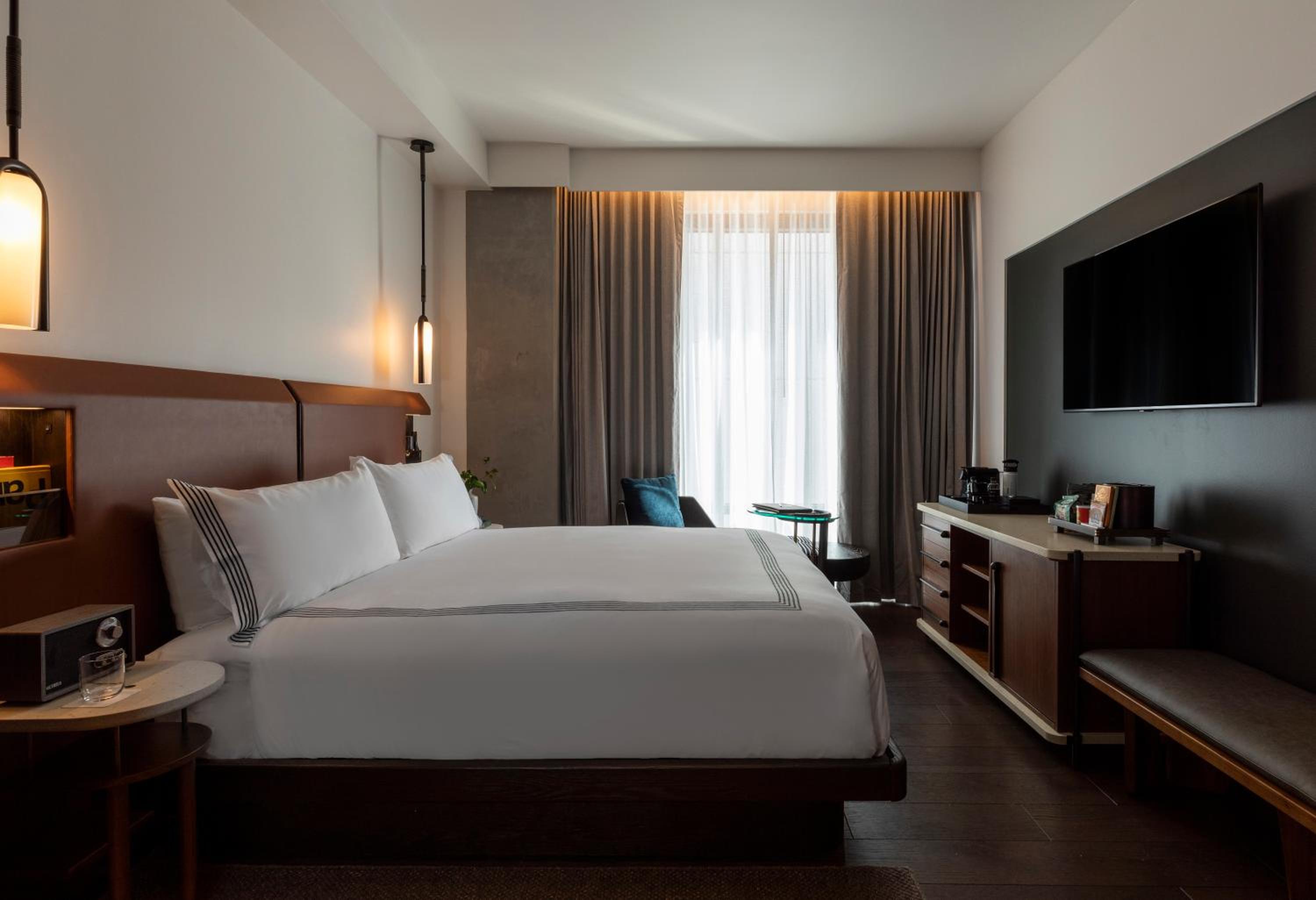King Room with City View - Photo 16