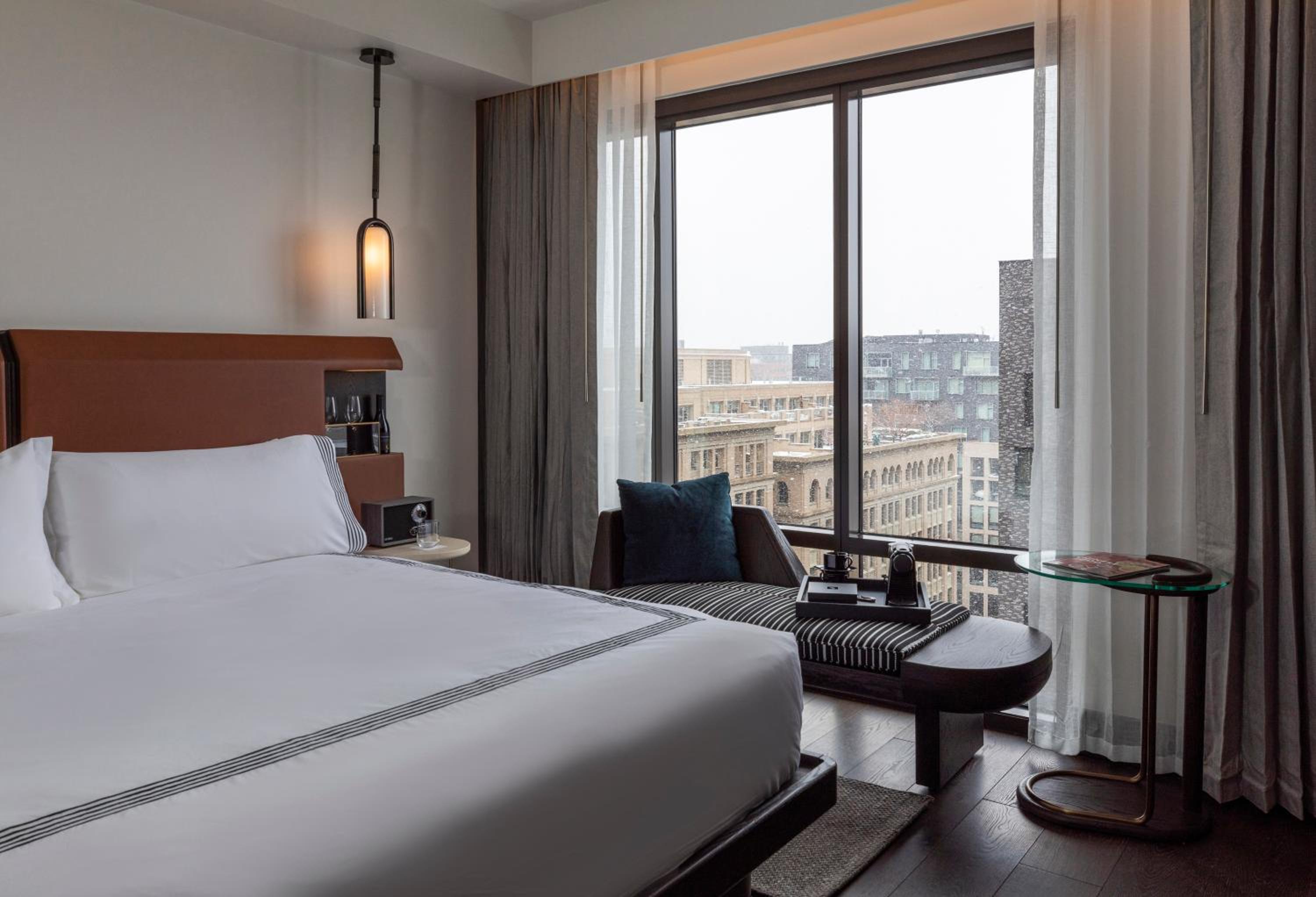 King Room with City View - Photo 12
