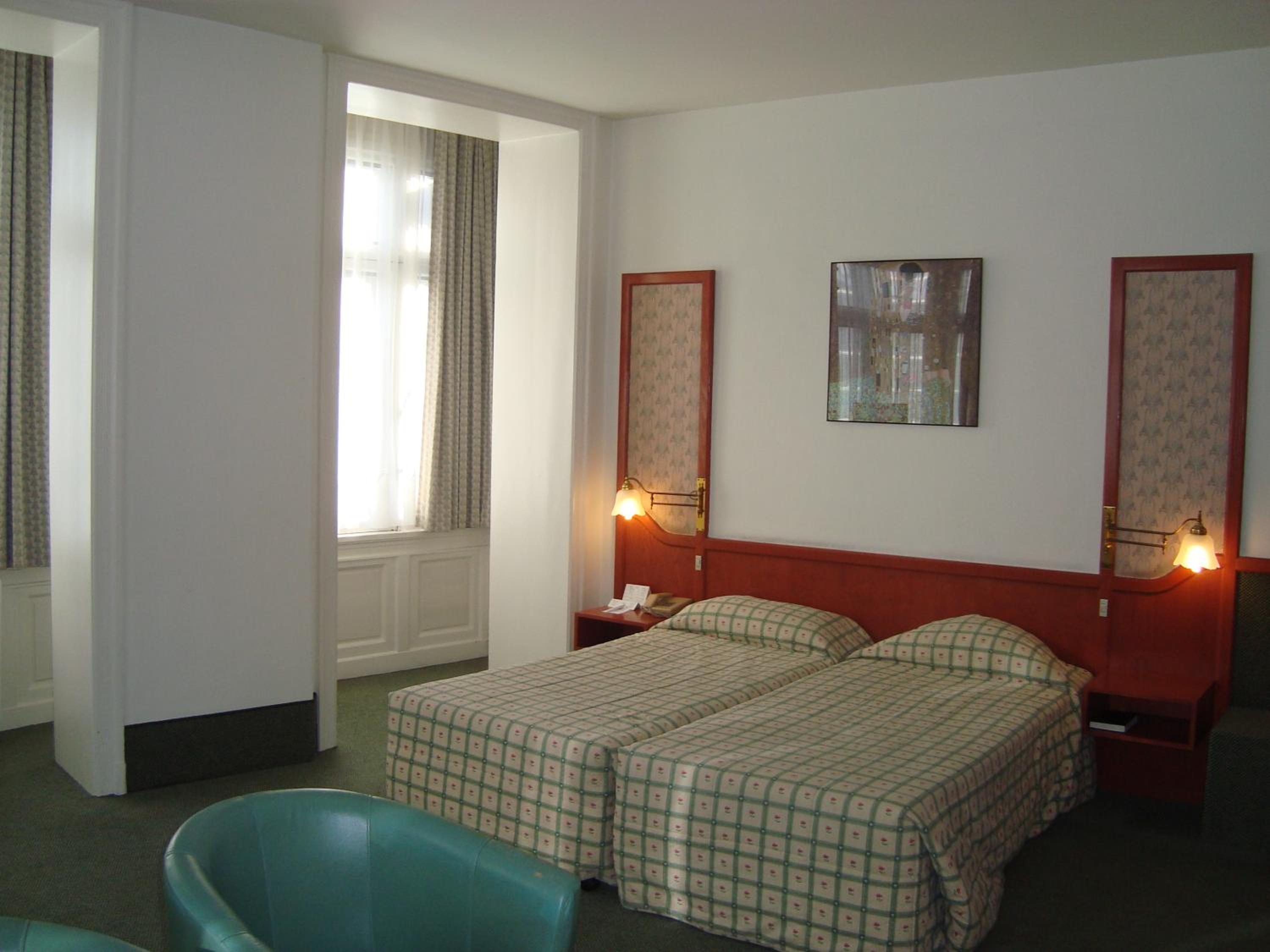Standard Twin Room - Photo 3