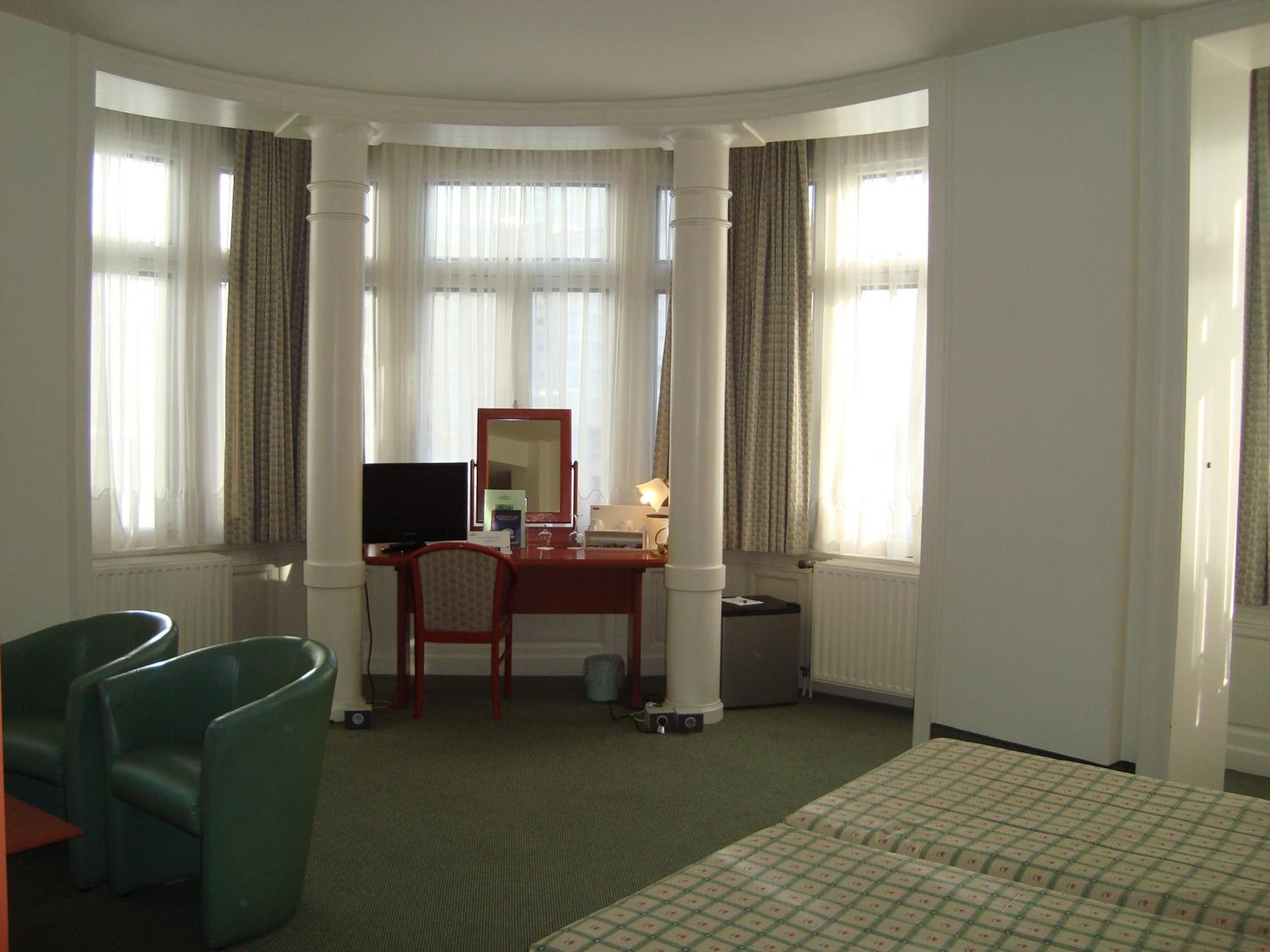 Standard Twin Room - Photo 2