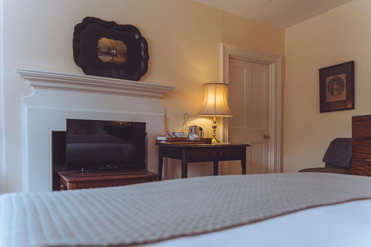 Family Room - Photo 10