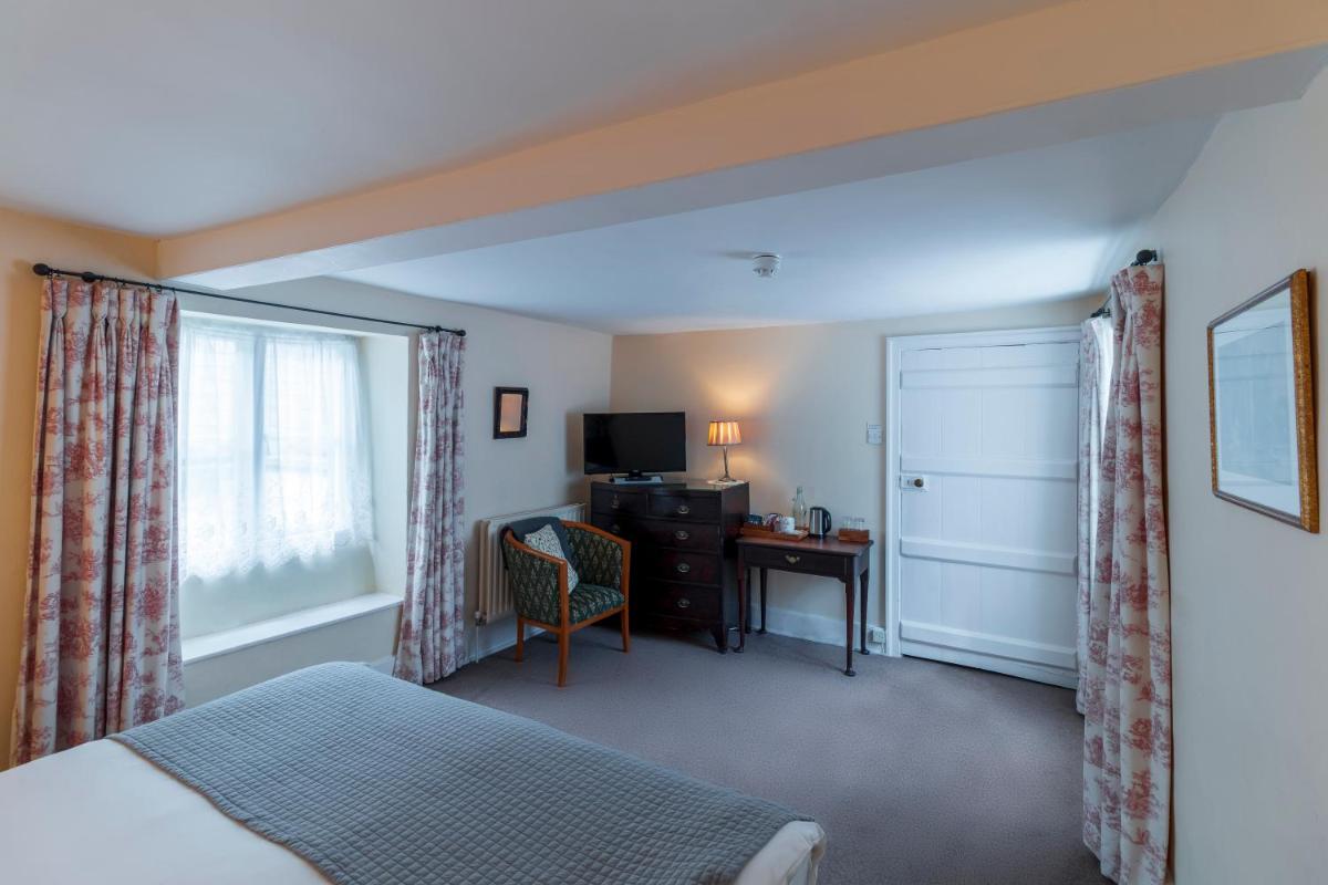 Family Room - Photo 4
