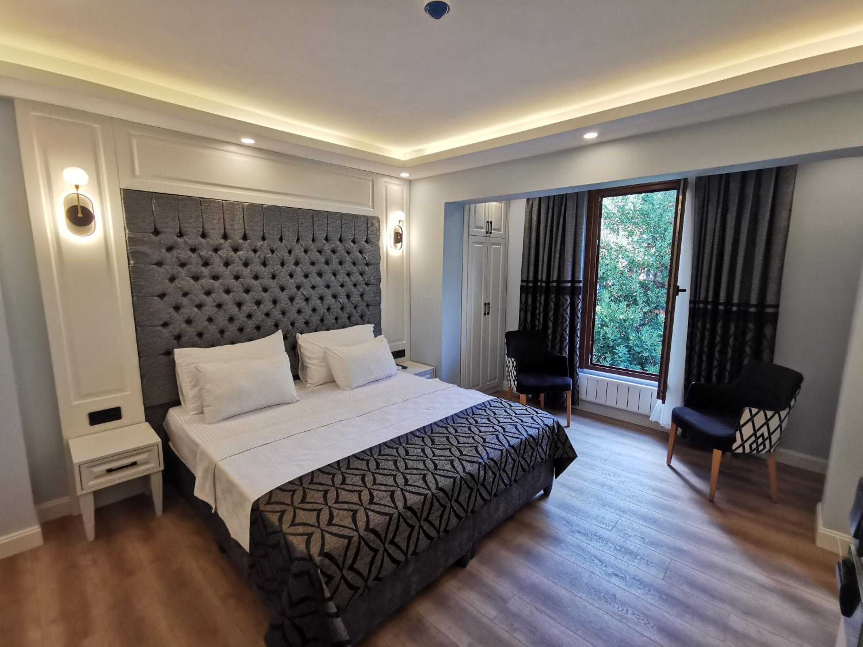 Deluxe King Room