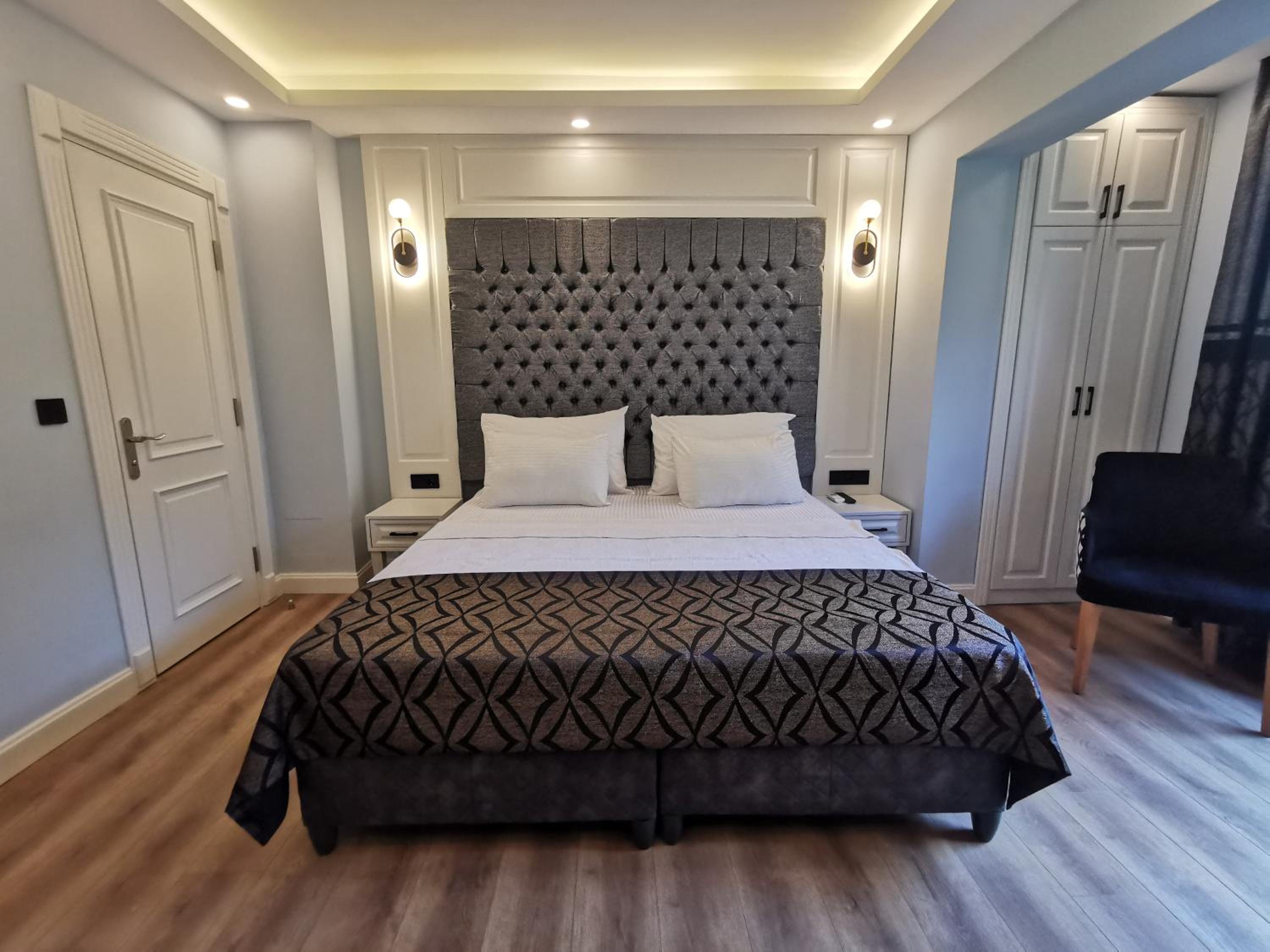 Deluxe King Room photo 3