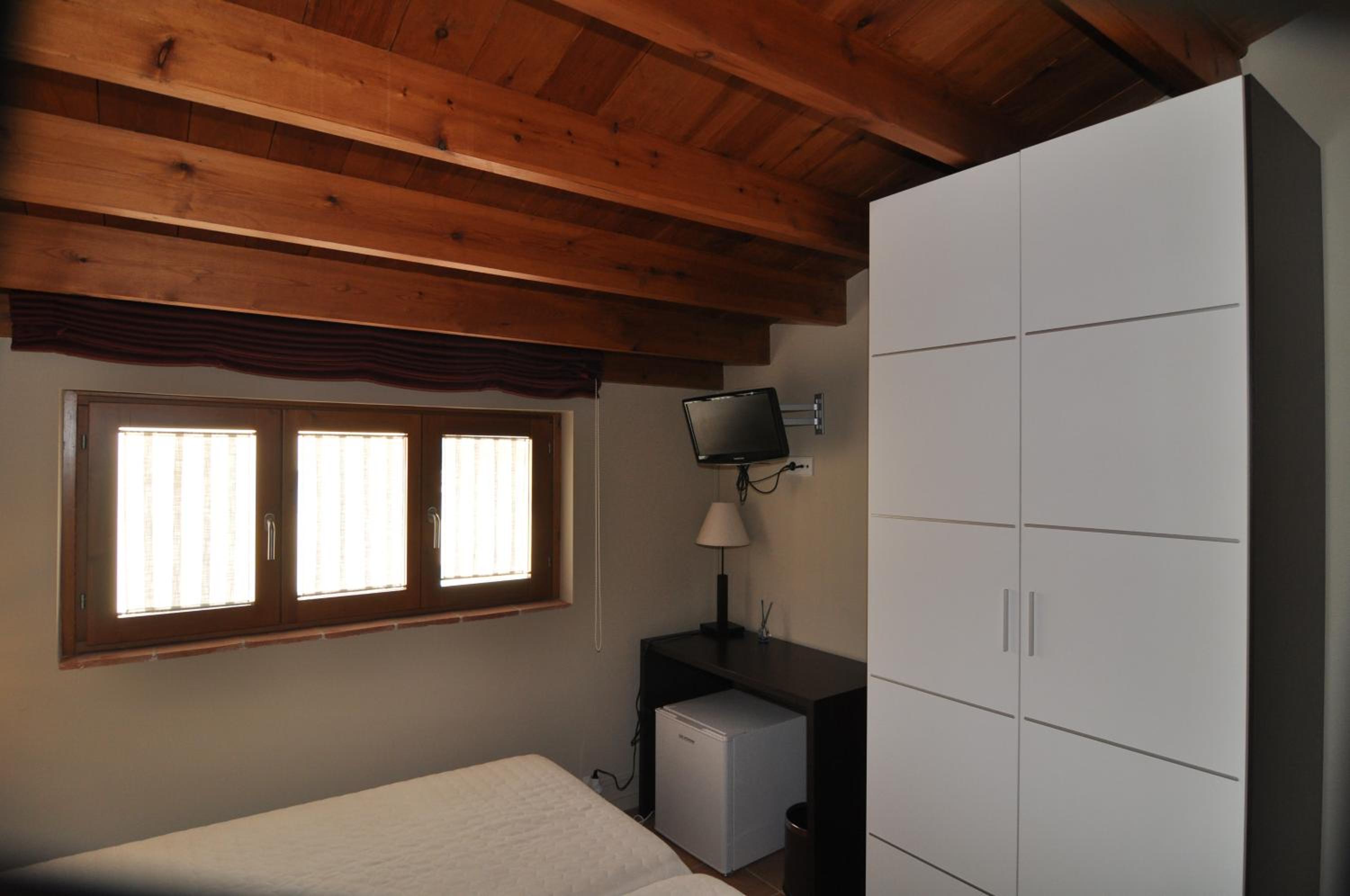 Twin Room - Photo 2