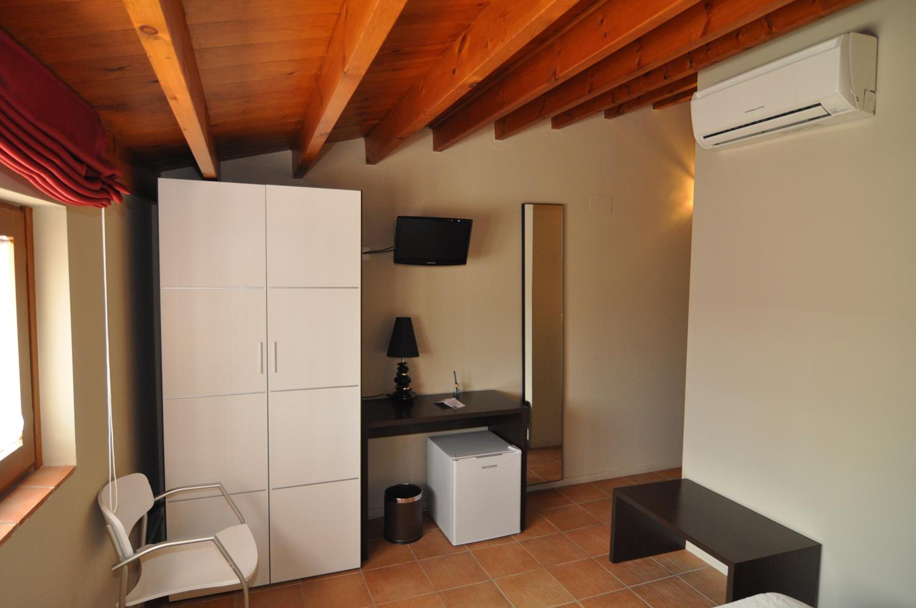 Twin Room - Photo 7