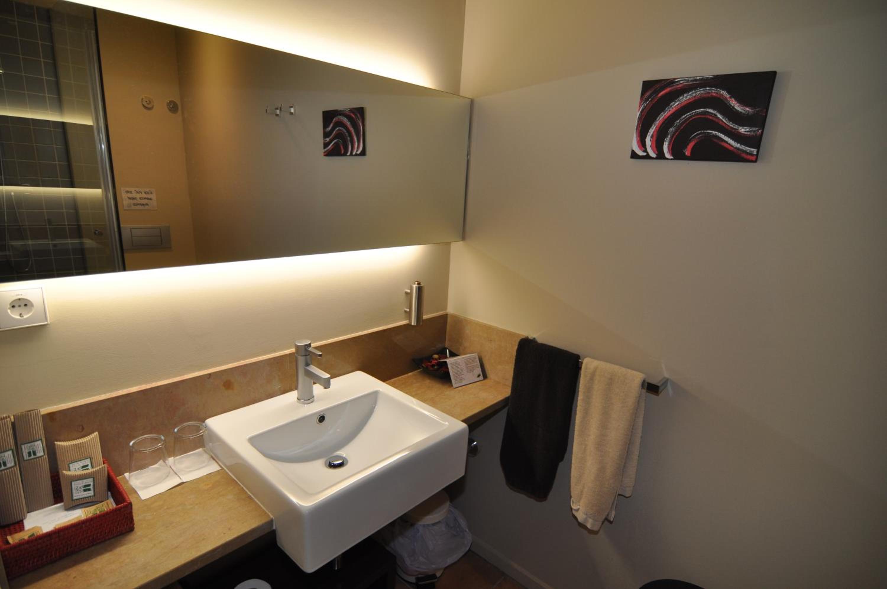 Twin Room - Photo 3