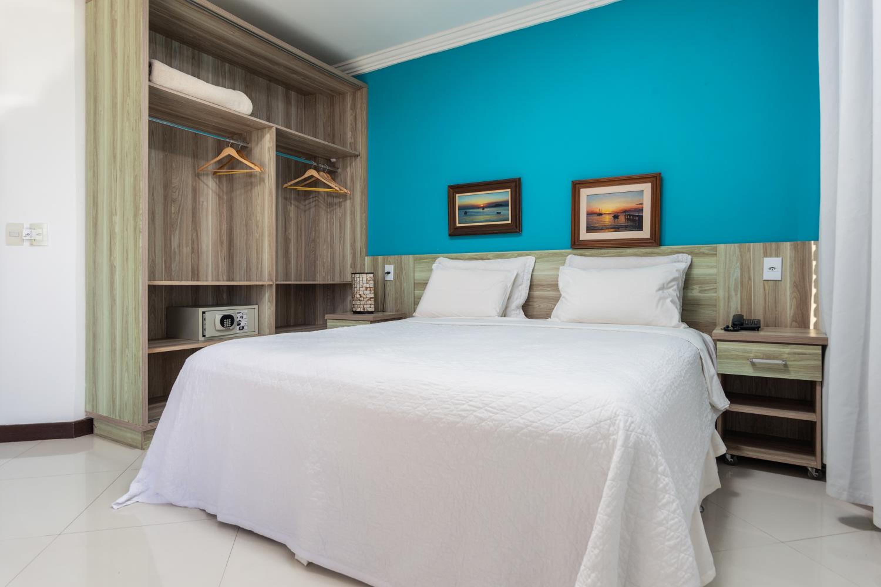 Superior Suite with Sea View - Photo 17