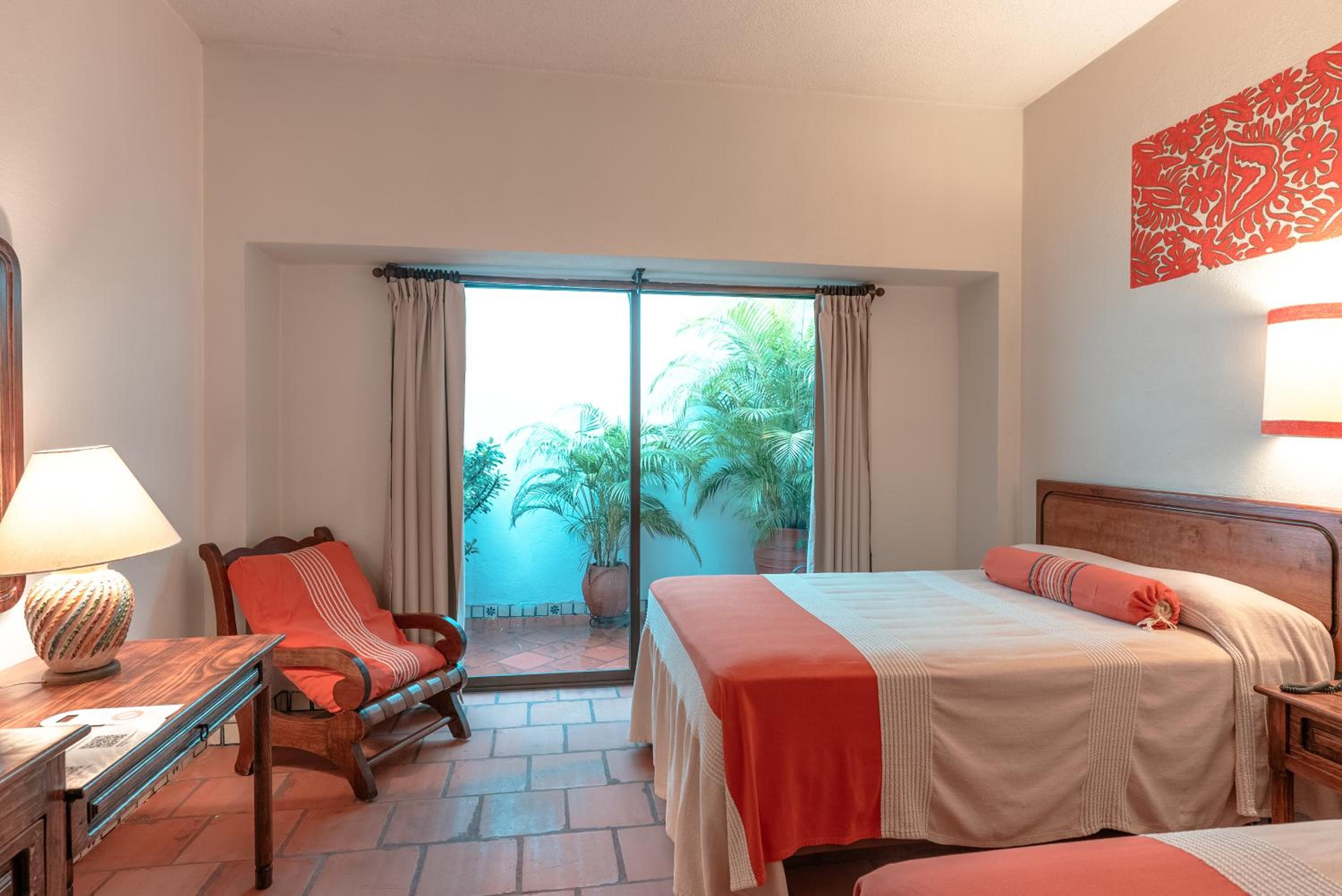 Double Room with Two Double Beds - Photo 2