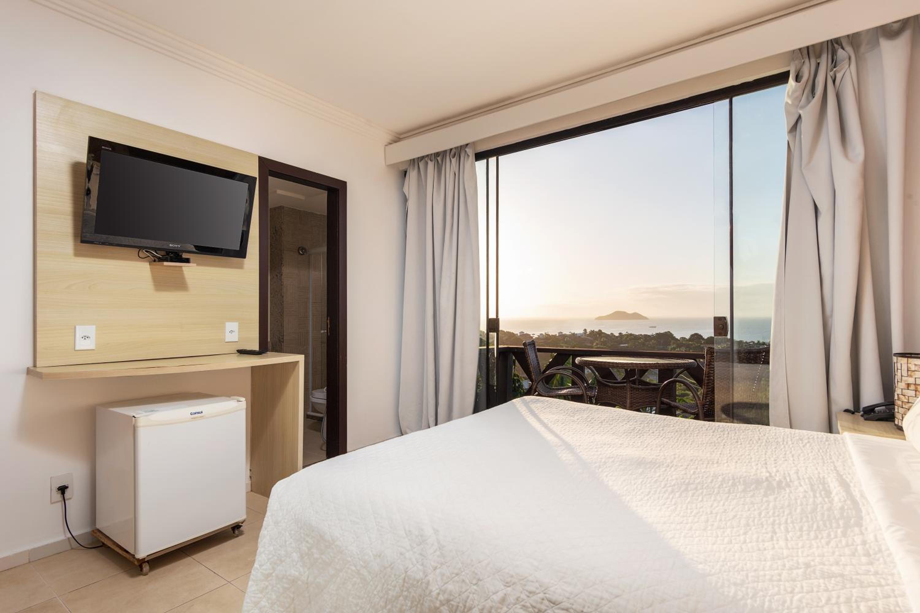 Superior Suite with Sea View - Photo 9