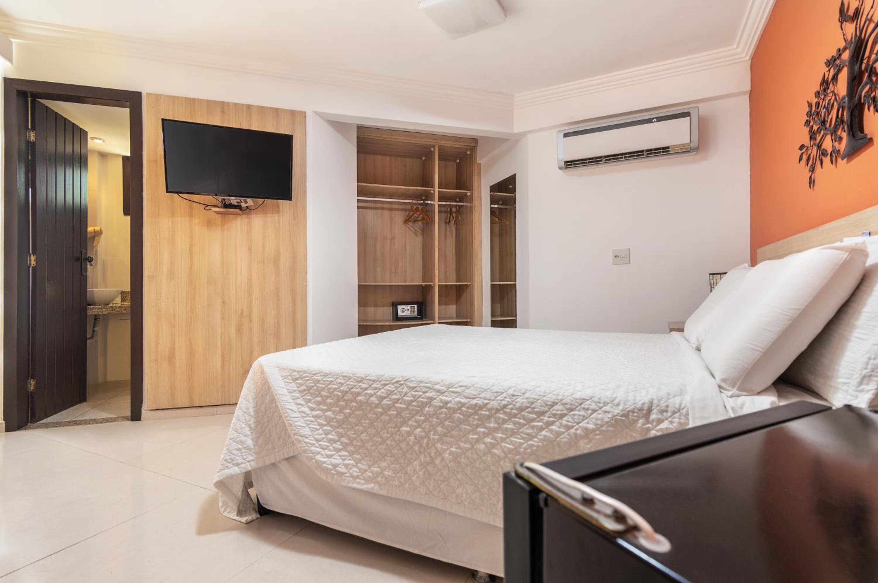 Standard Suite with Garden View - Photo 18