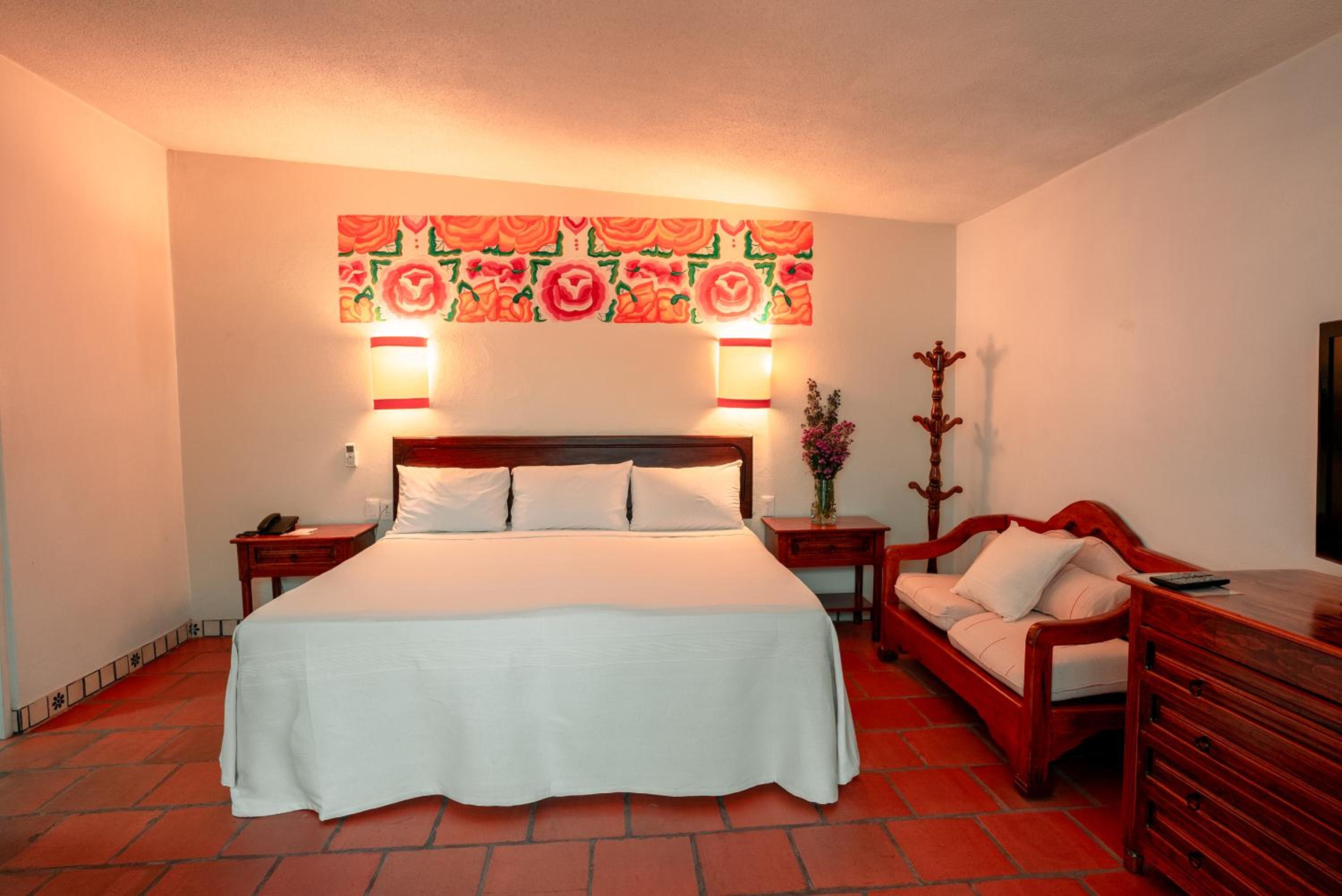 Standard Queen Room - Photo 6