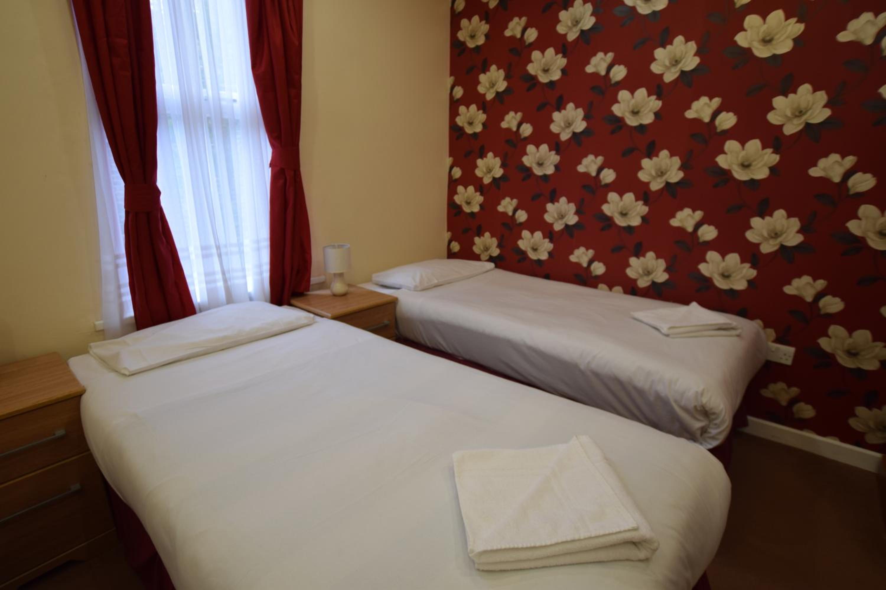 Twin Room - Photo 2
