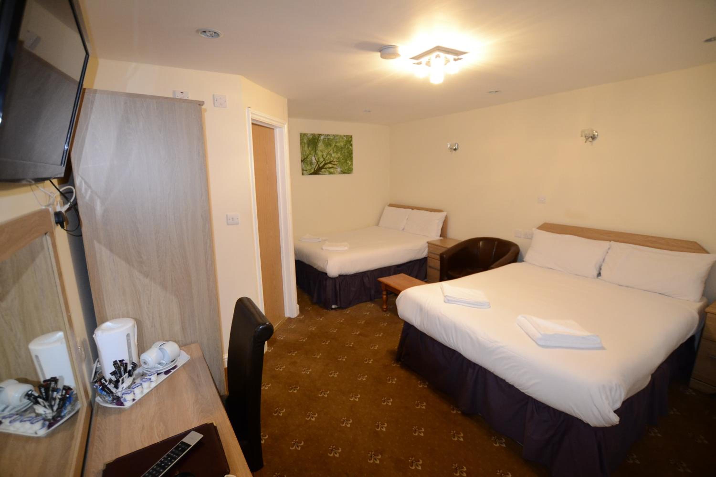 Quadruple Room - Photo 2
