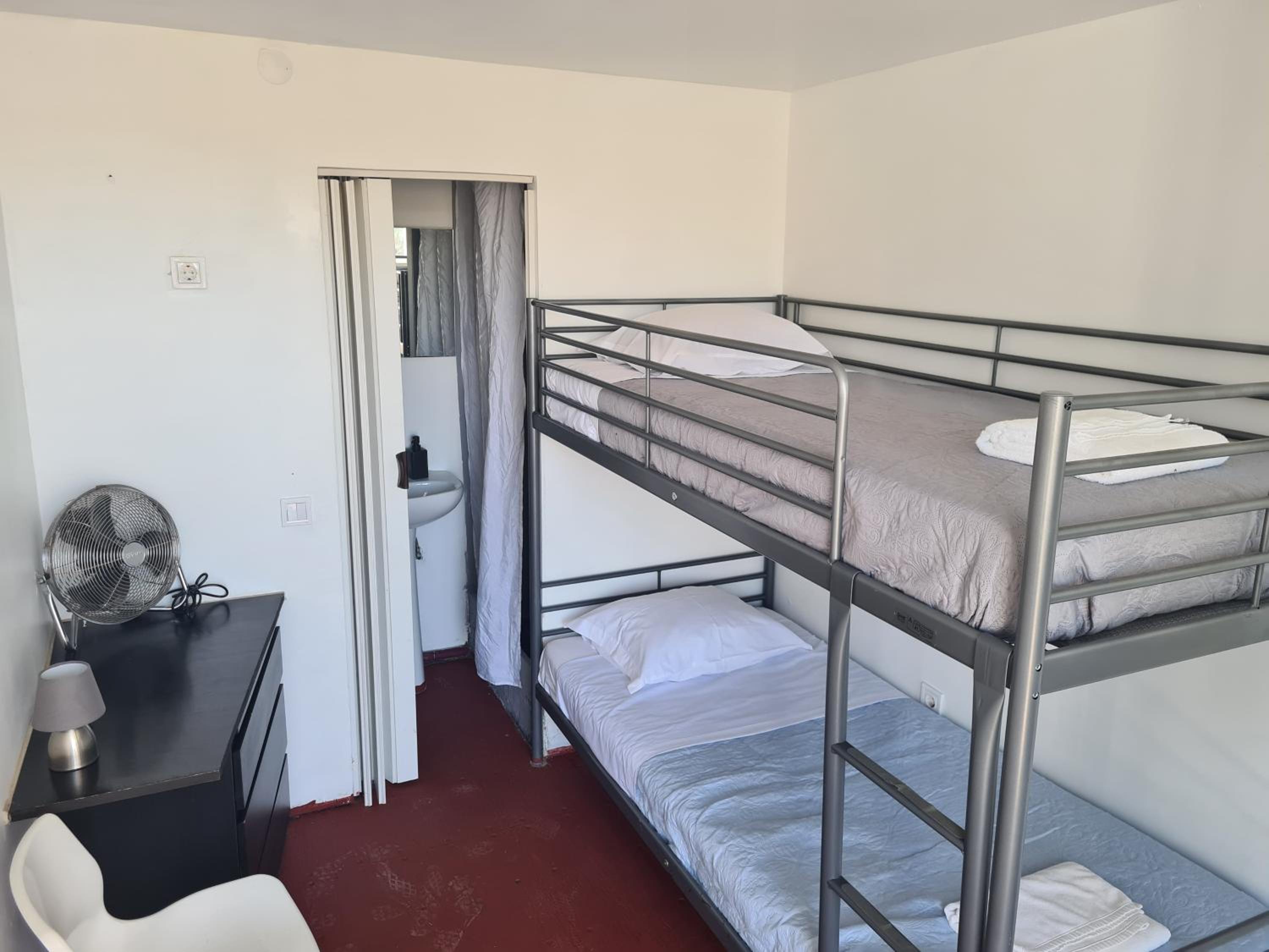 Double Room - Photo 9