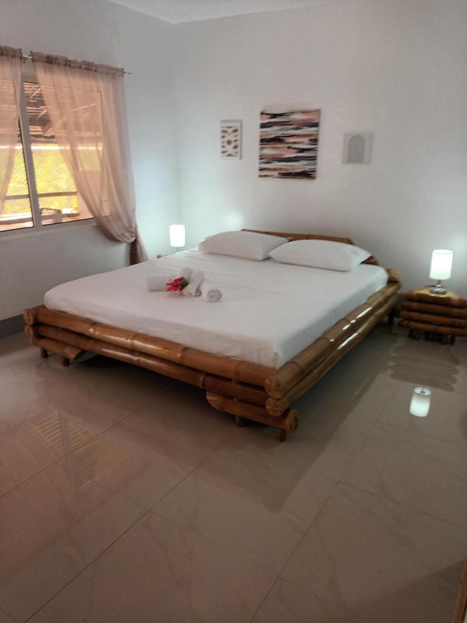 Deluxe King Room - Photo 2