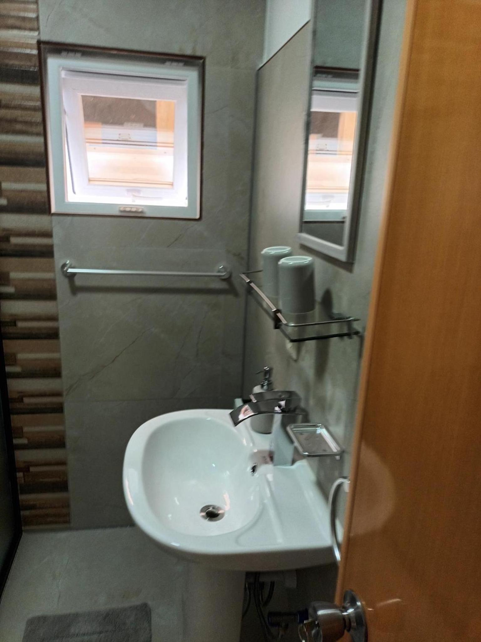 Deluxe King Room - Photo 5