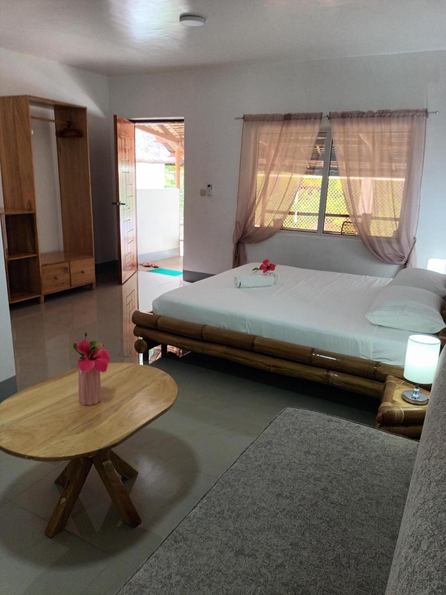 Deluxe King Room - Photo 3
