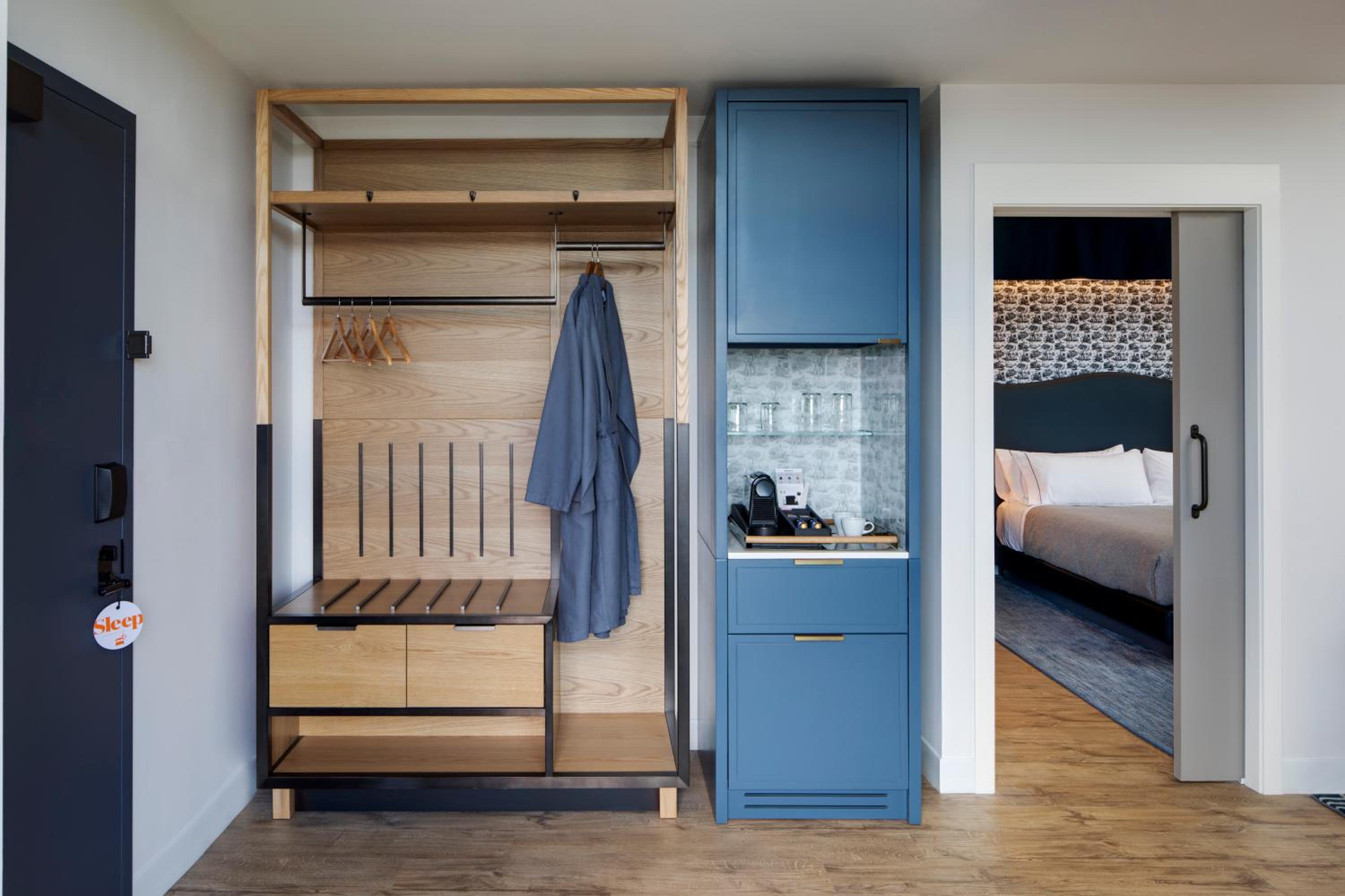 One-Bedroom King Suite - Photo 7