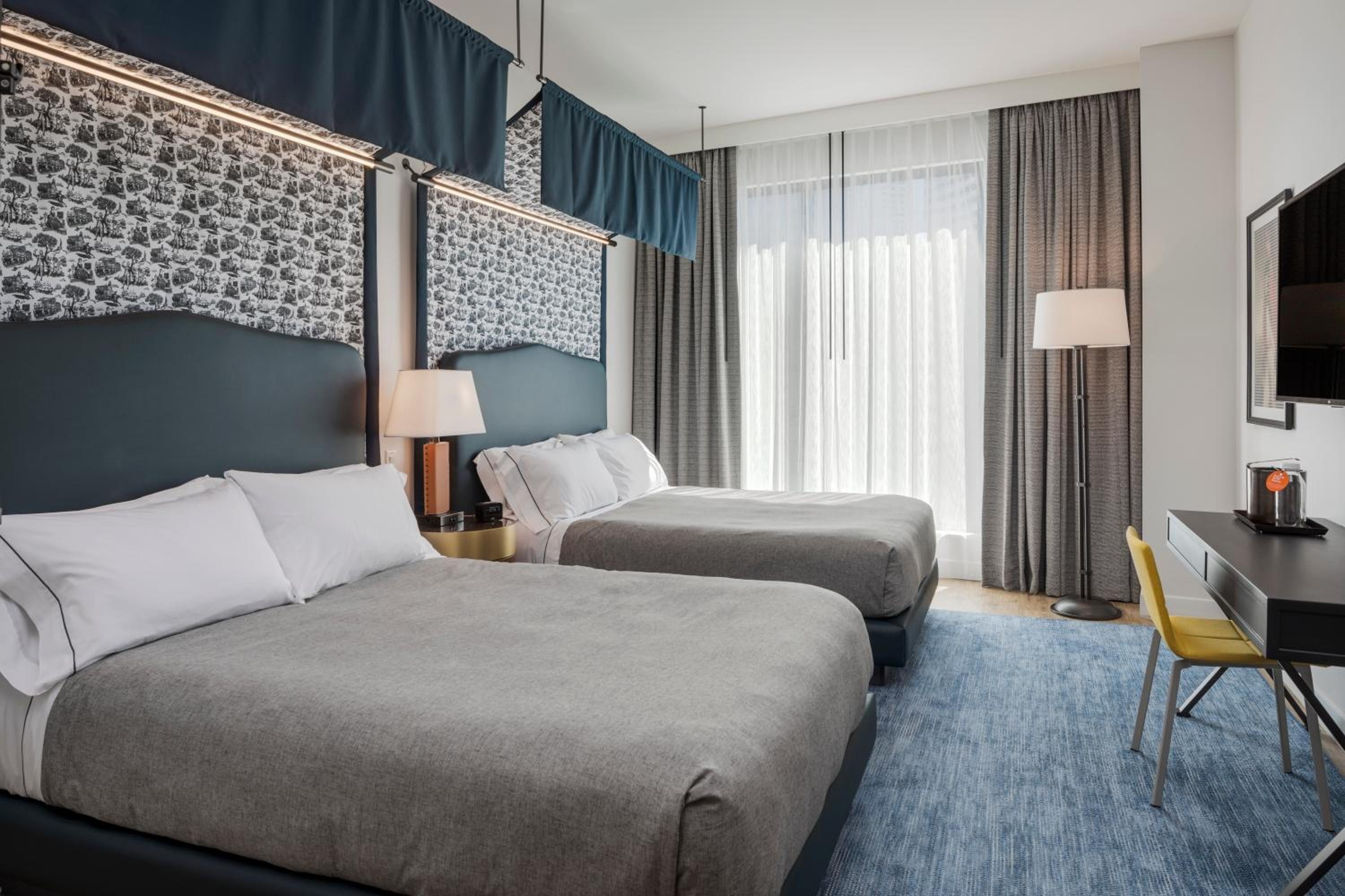 Queen Room with Two Queen Beds - Disability Access thumbnail 6