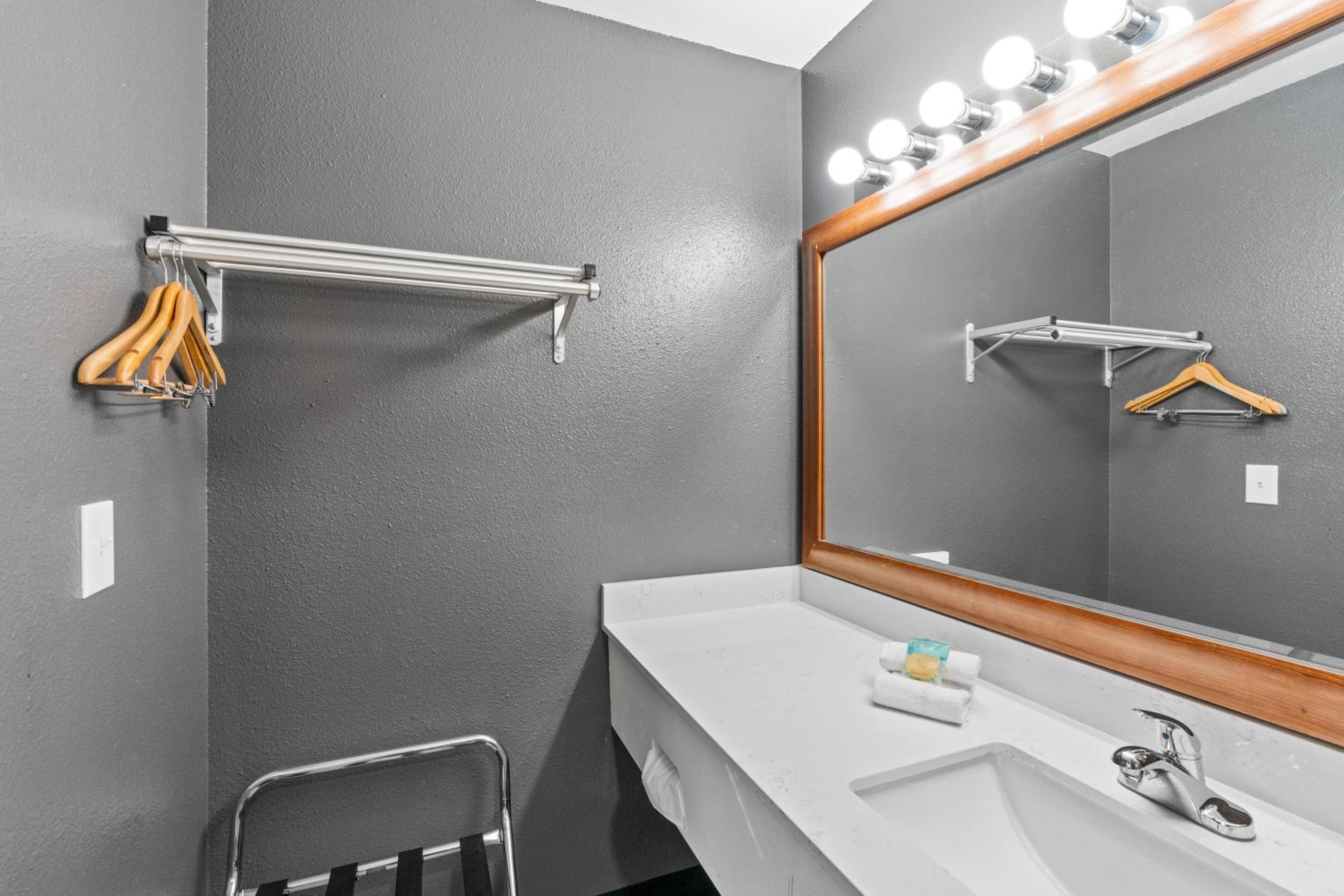 Double Room - Non-Smoking photo 2
