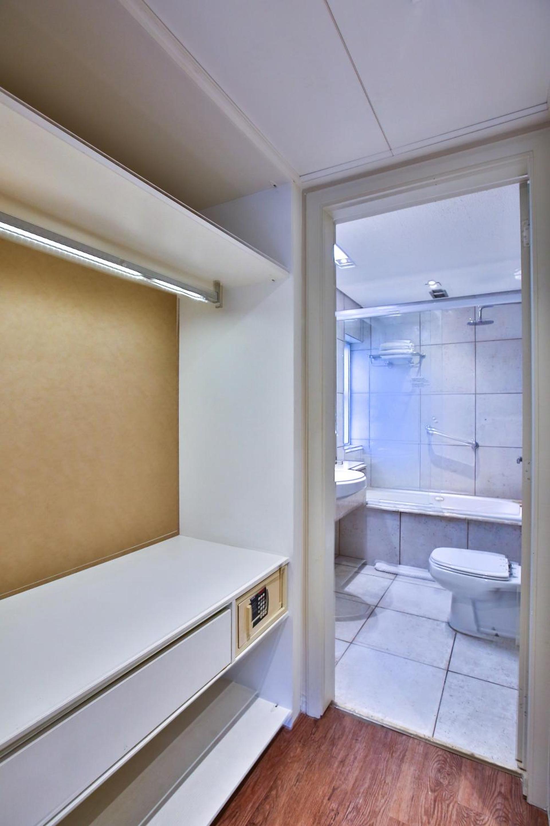 Deluxe Double Room thumbnail 5
