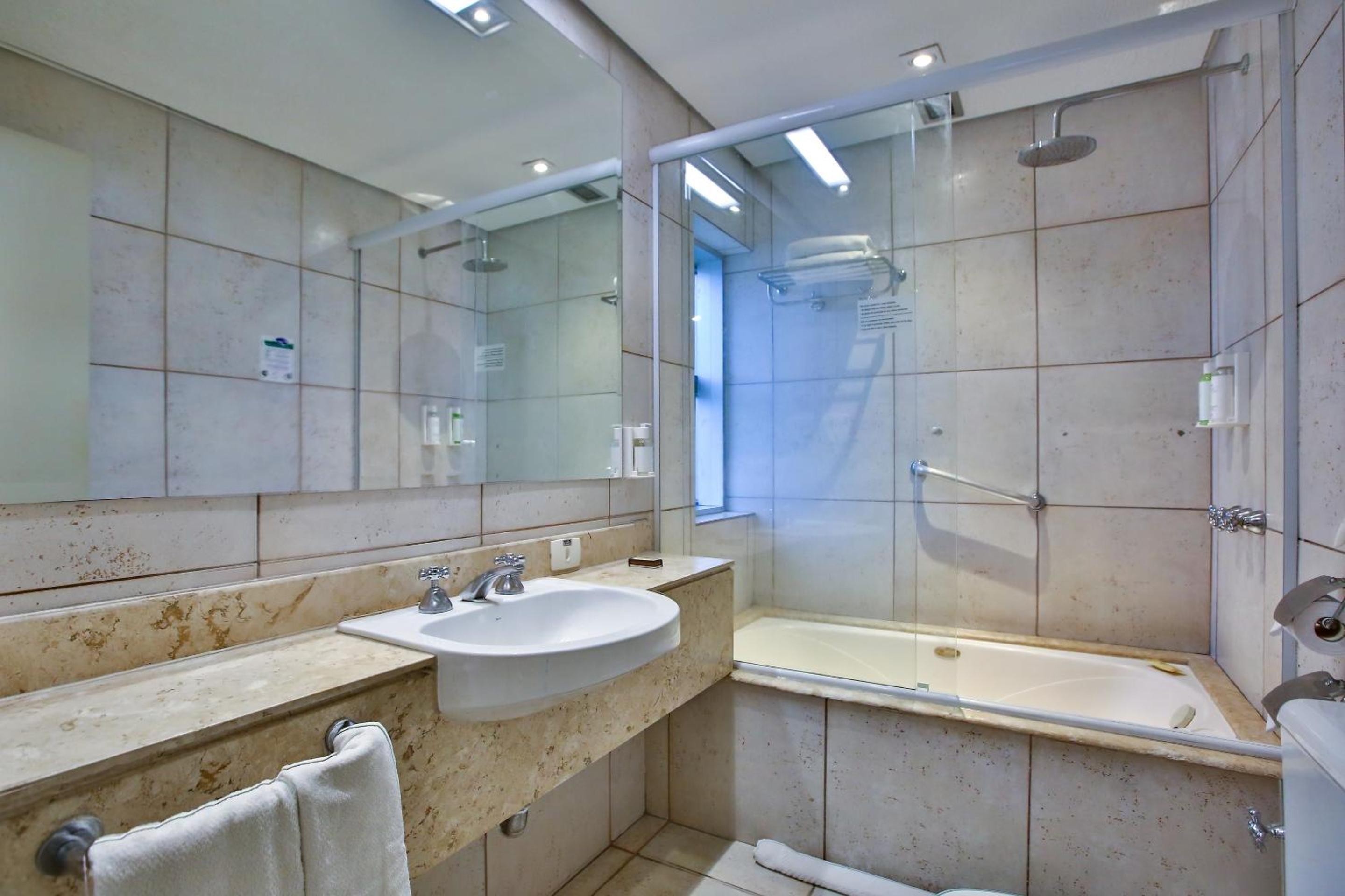 Deluxe Double Room thumbnail 6