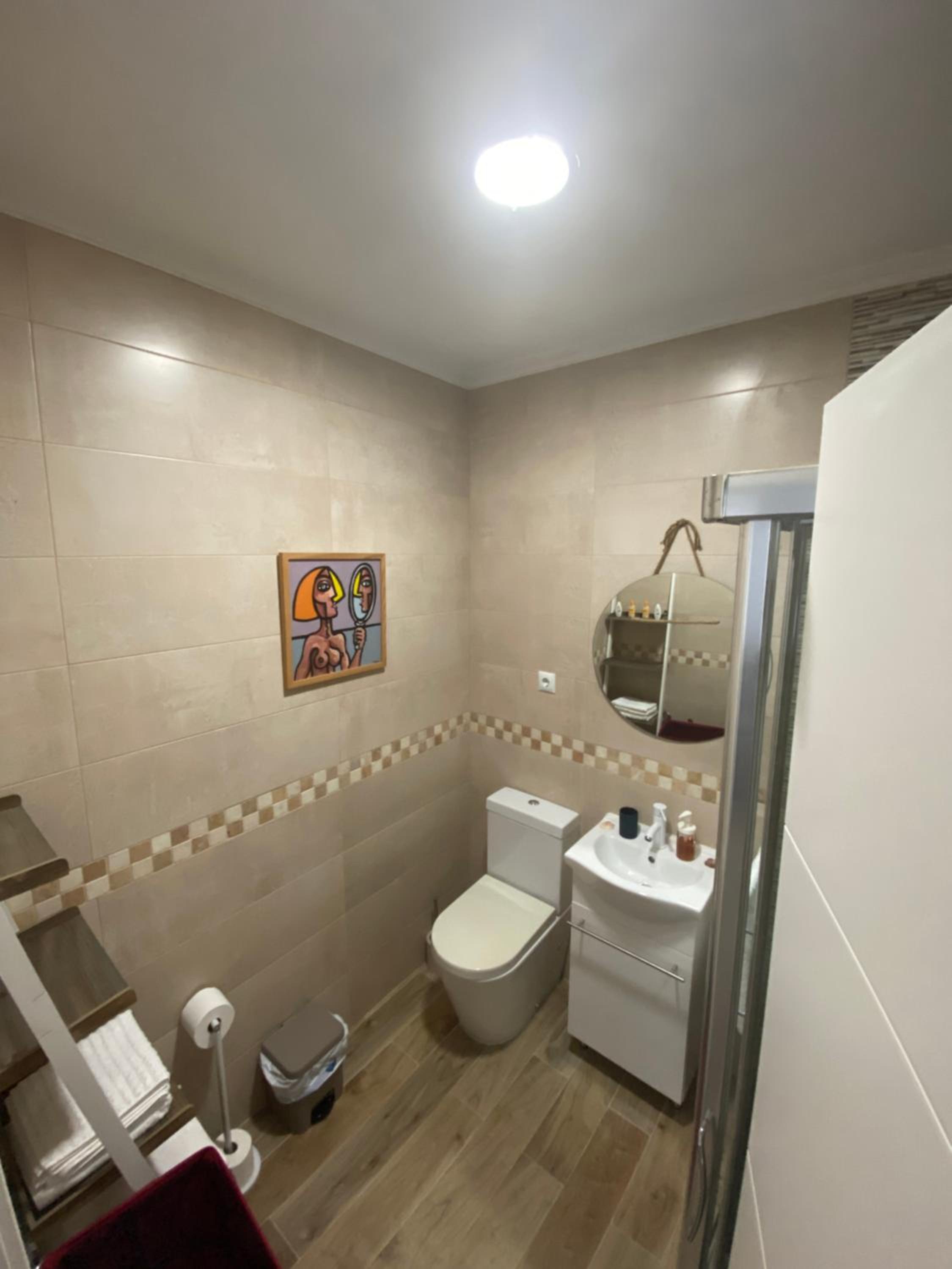 One-Bedroom Apartment photo 2