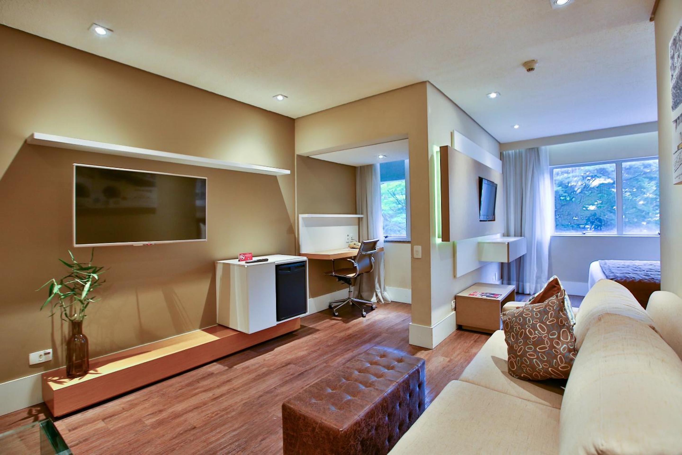 Deluxe Twin Room thumbnail 6