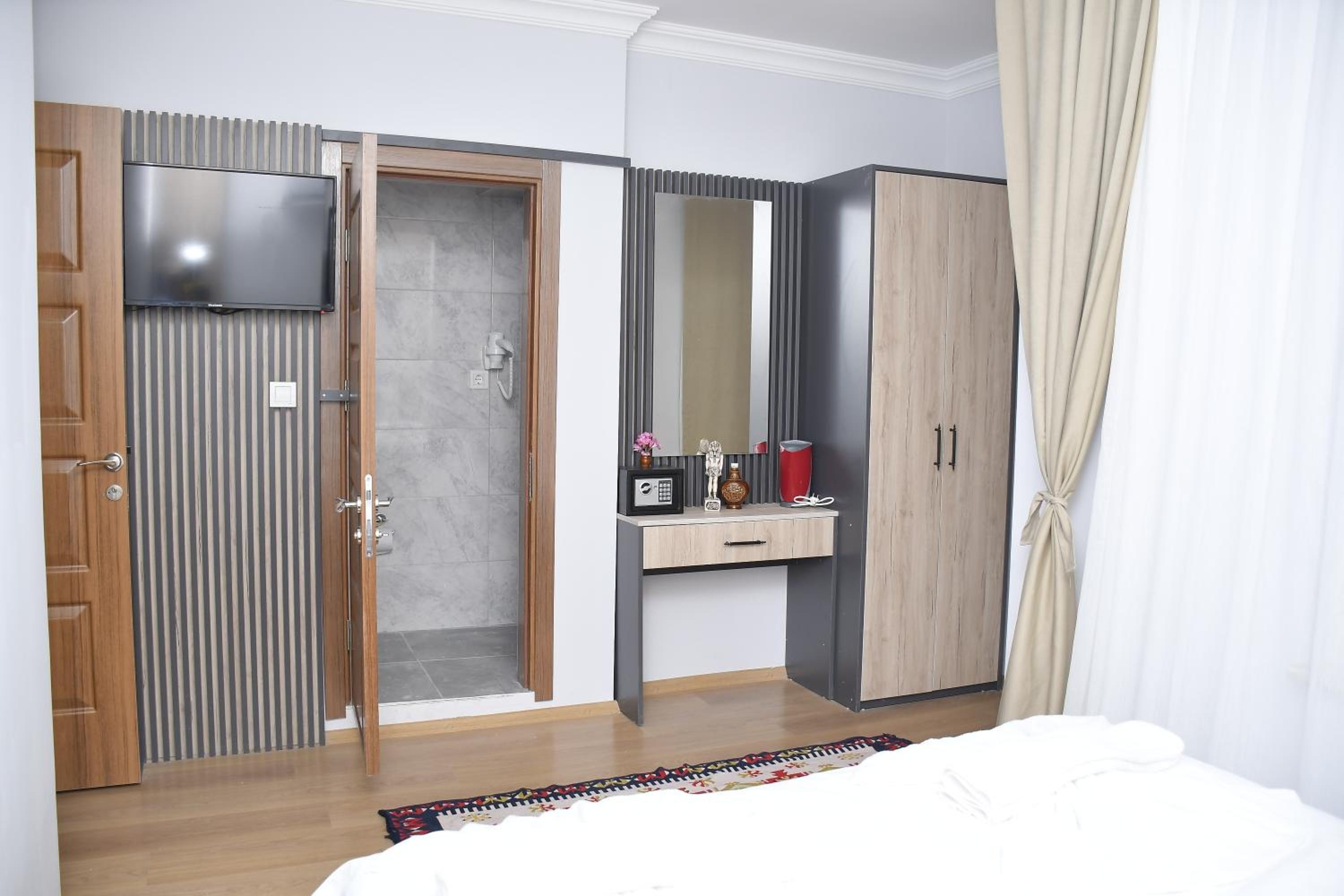 Budget Double Room photo 1