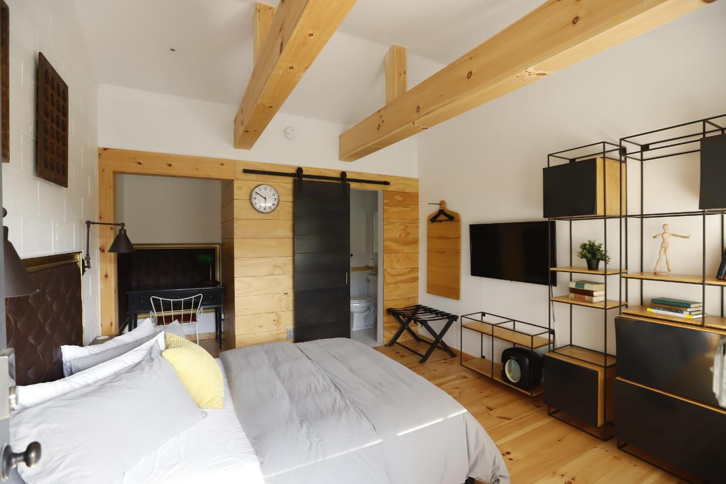 Double Room with Private Bathroom - Photo 1