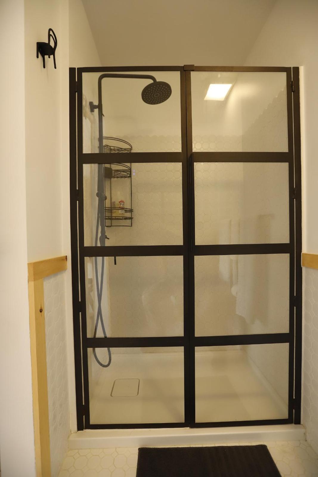 Double Room with Private Bathroom - Photo 21