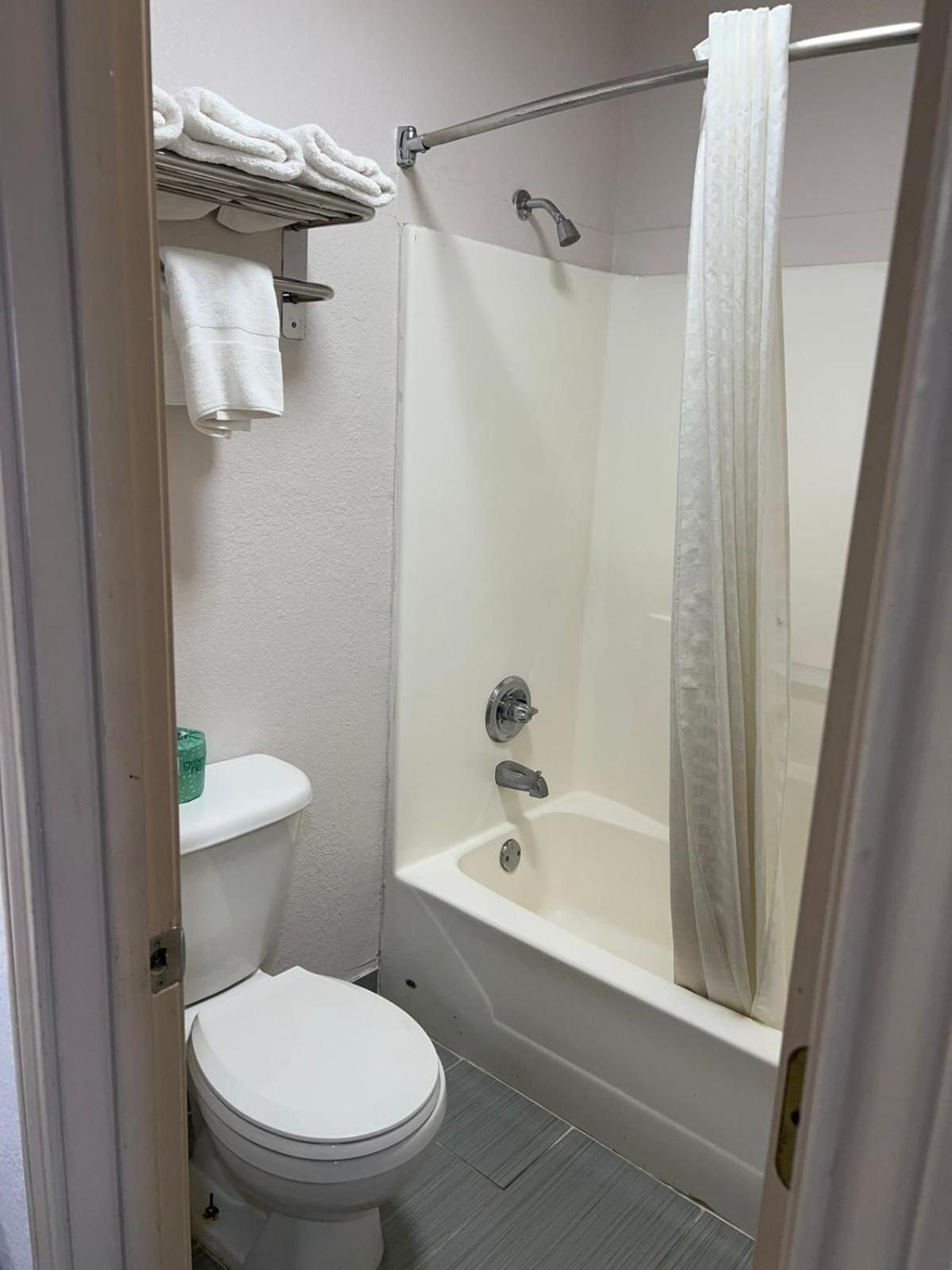 Deluxe King Suite photo 3