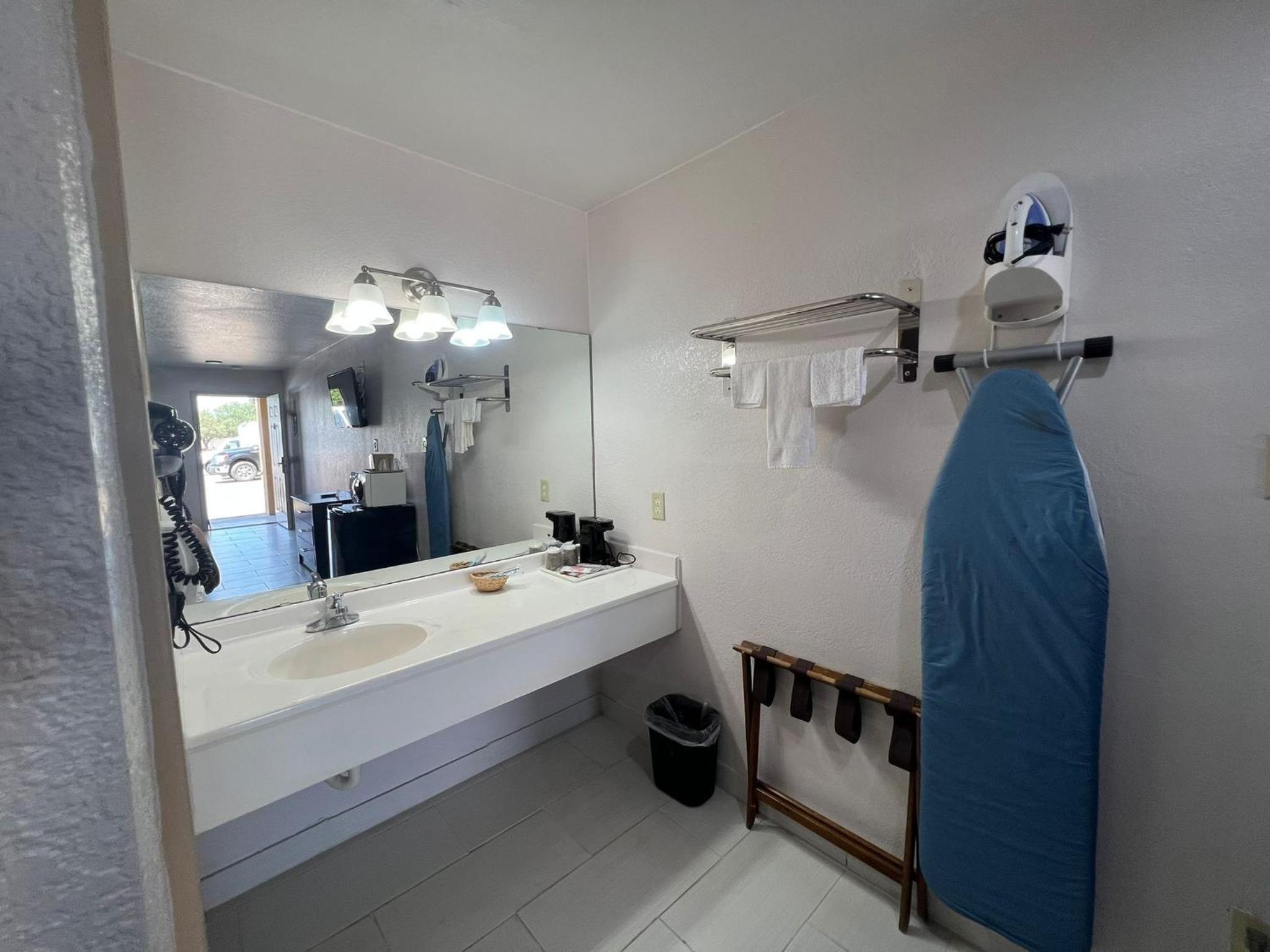 Deluxe King Suite photo 2