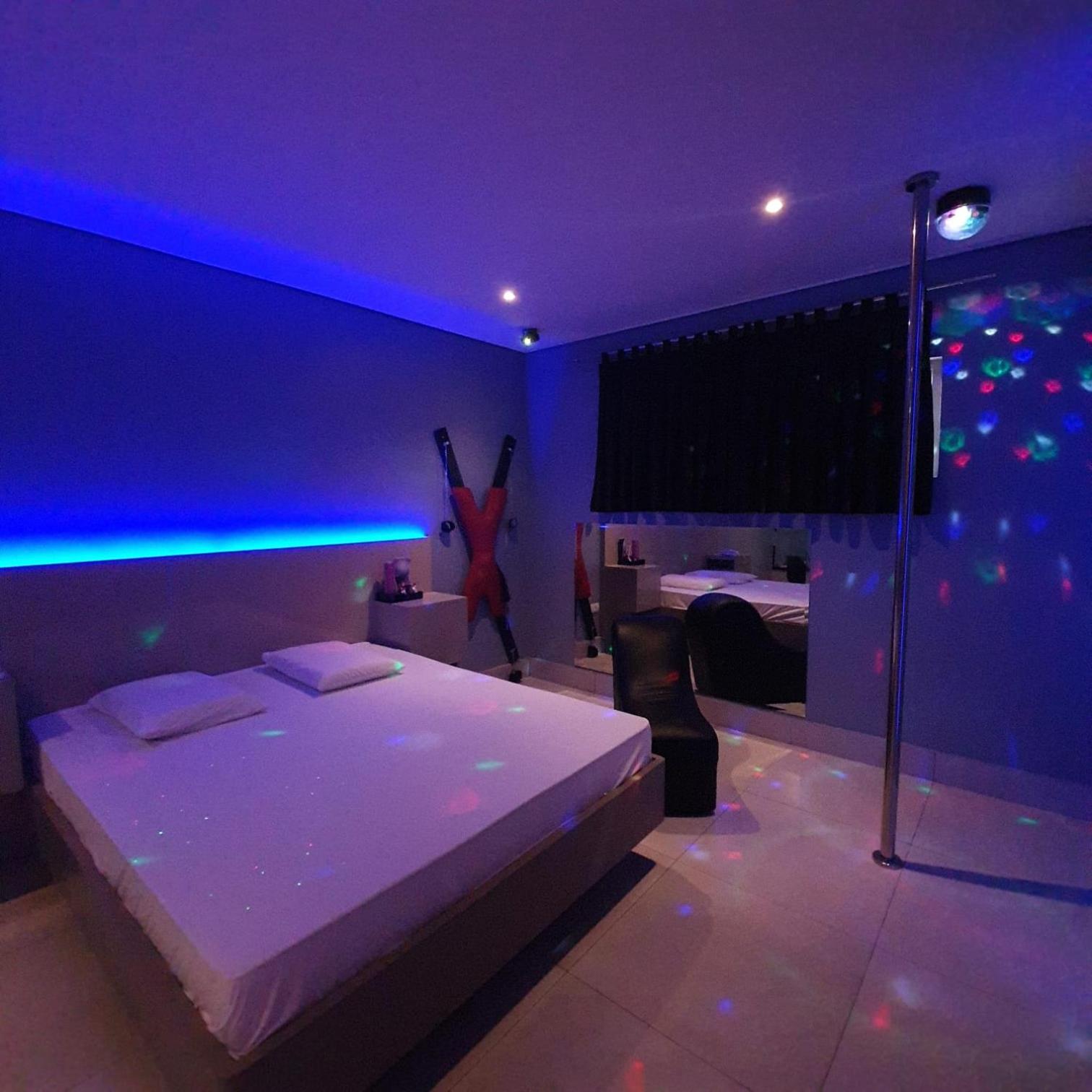Deluxe Suite with Spa Bath - Photo 4