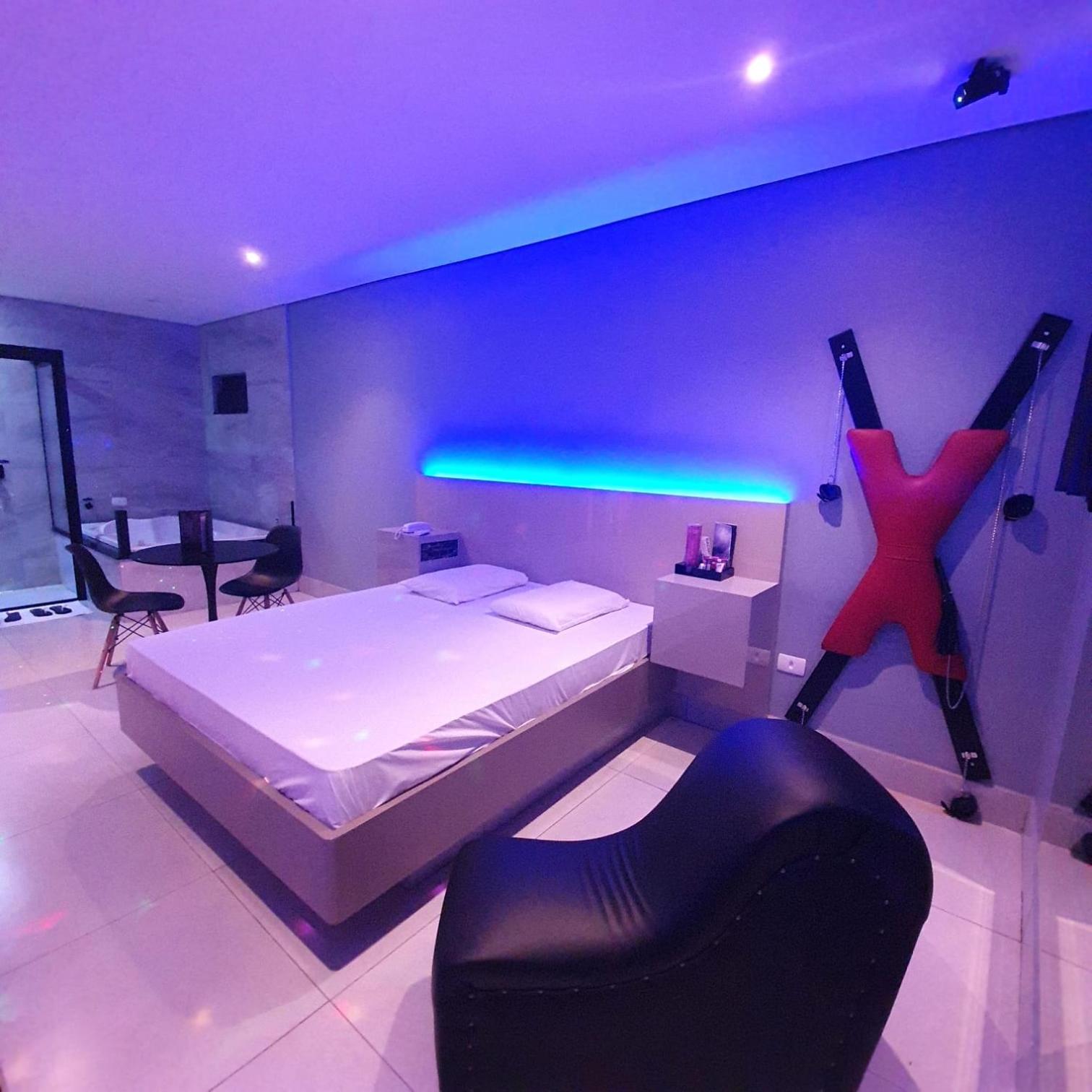 Deluxe Suite with Spa Bath - Photo 6