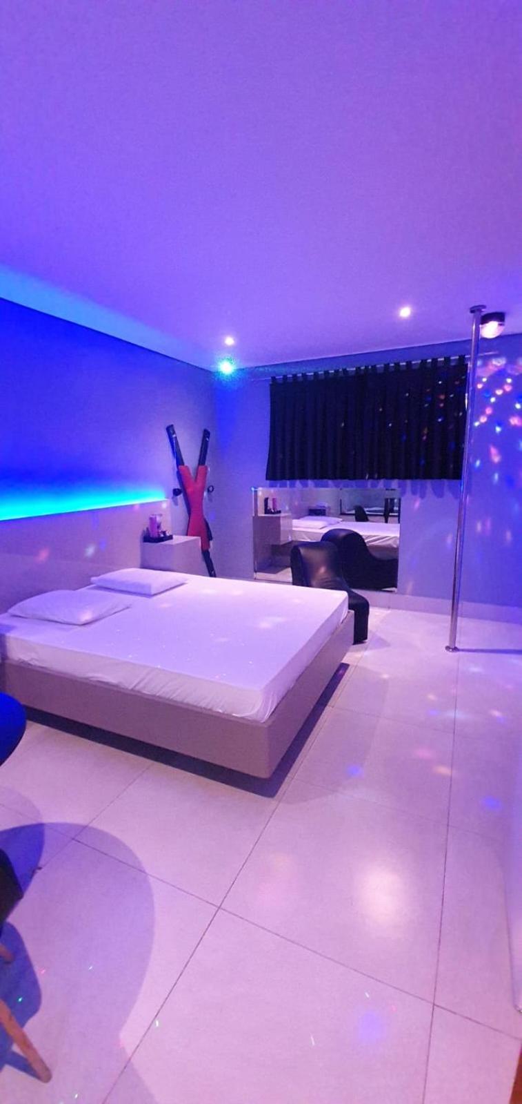 Deluxe Suite with Spa Bath - Photo 7