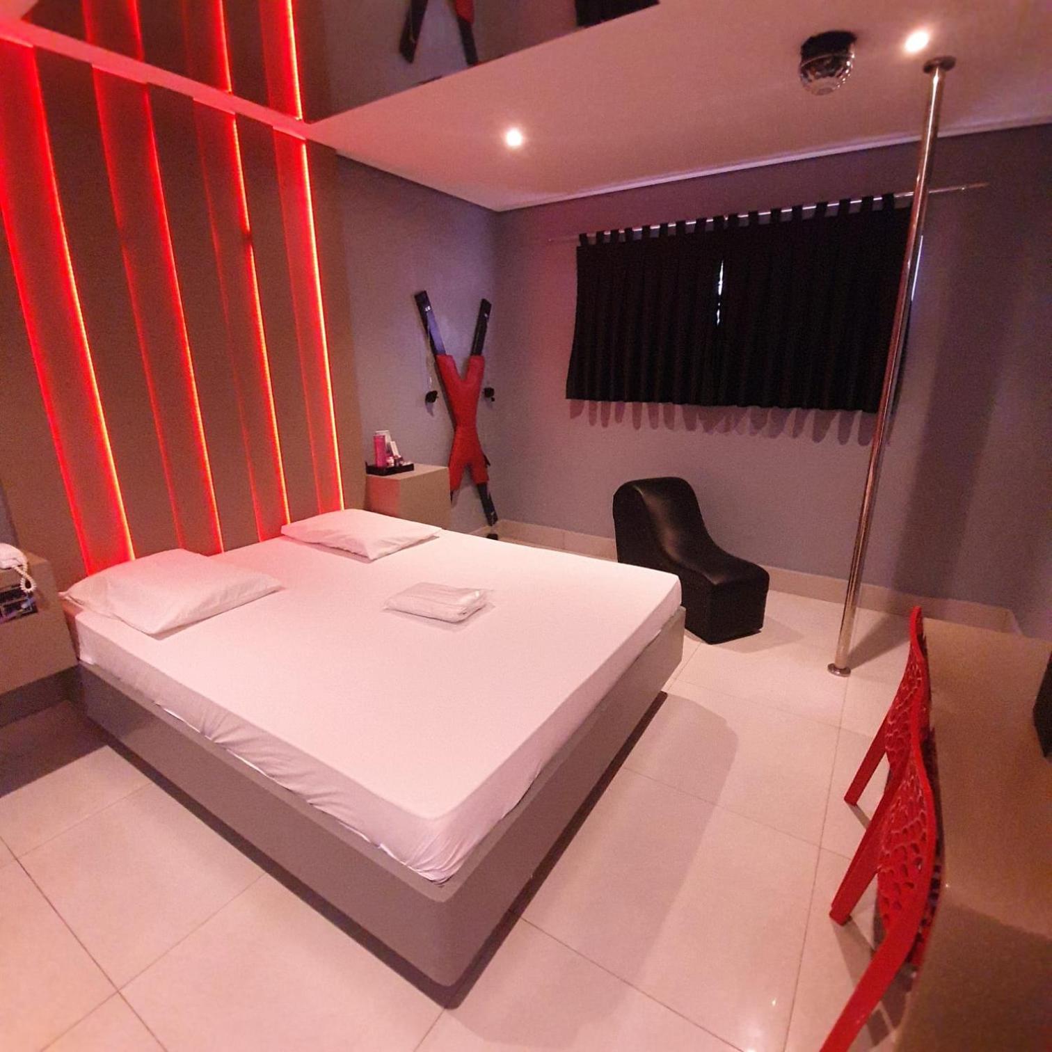Deluxe Suite with Spa Bath - Photo 9