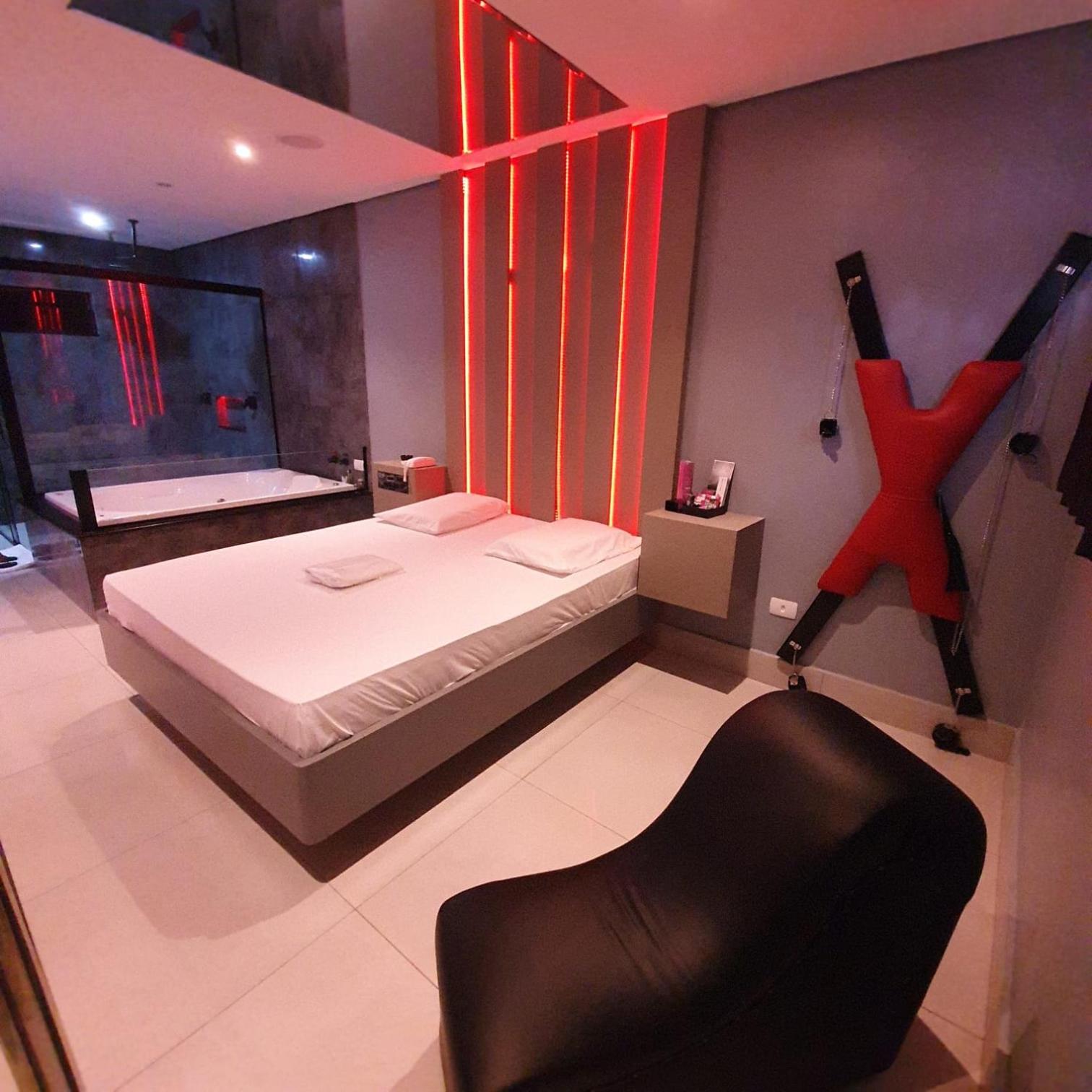 Deluxe Suite with Spa Bath - Photo 10