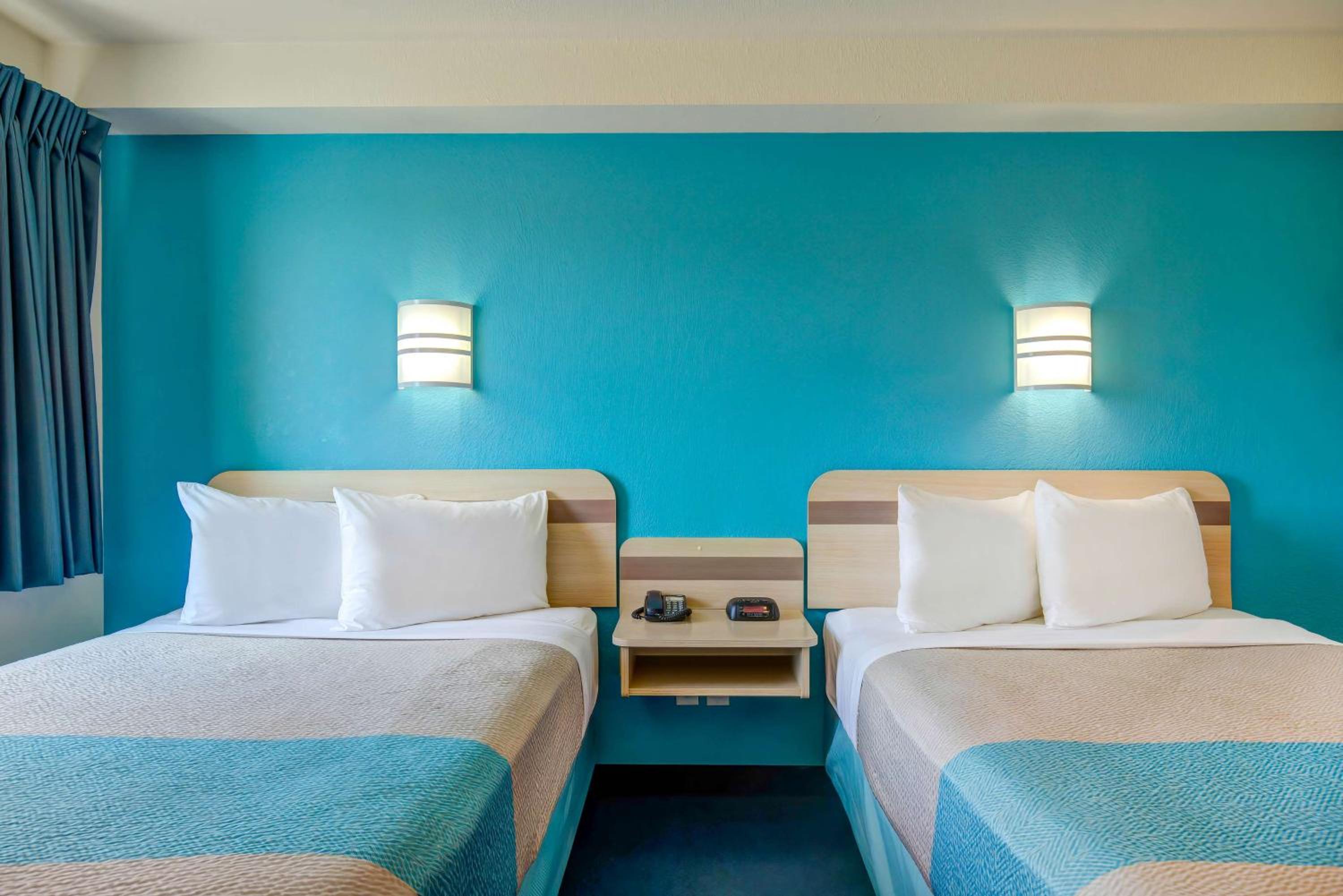 Quadruple Room - Non-Smoking - Photo 2