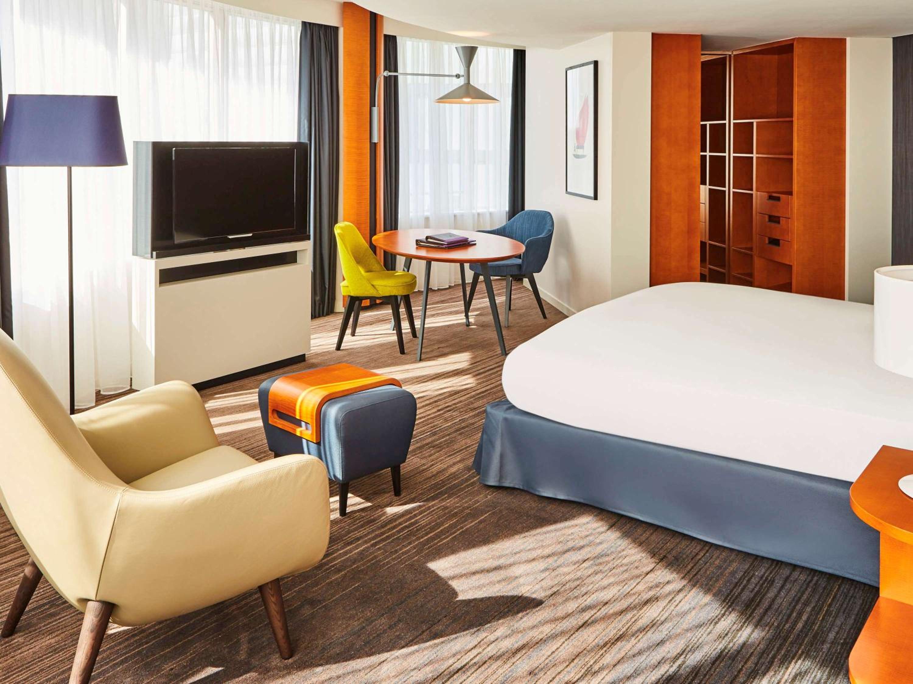 Junior Suite with King Bed and Working Space - Photo 13