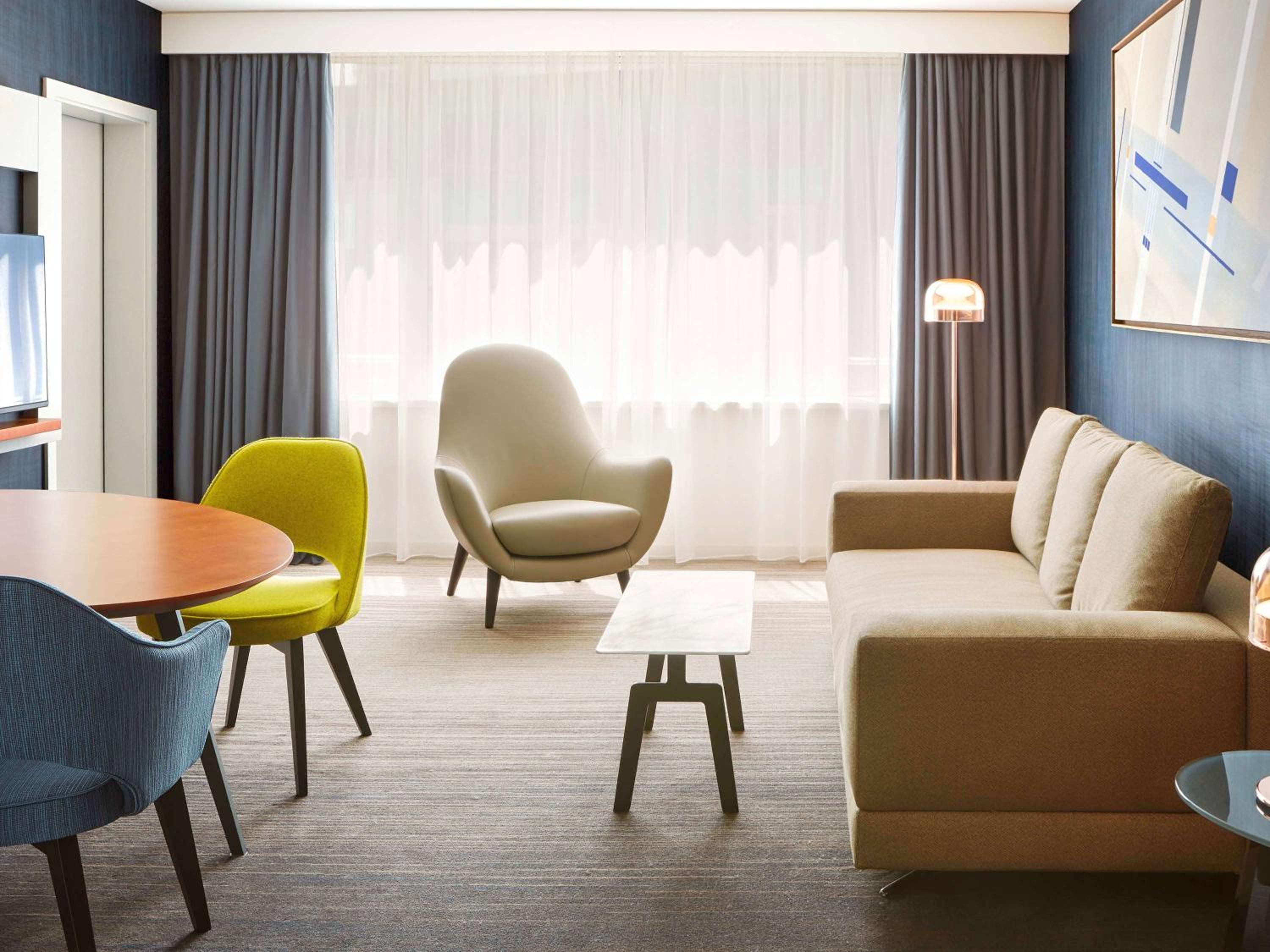 Prestige King Suite - Photo 9