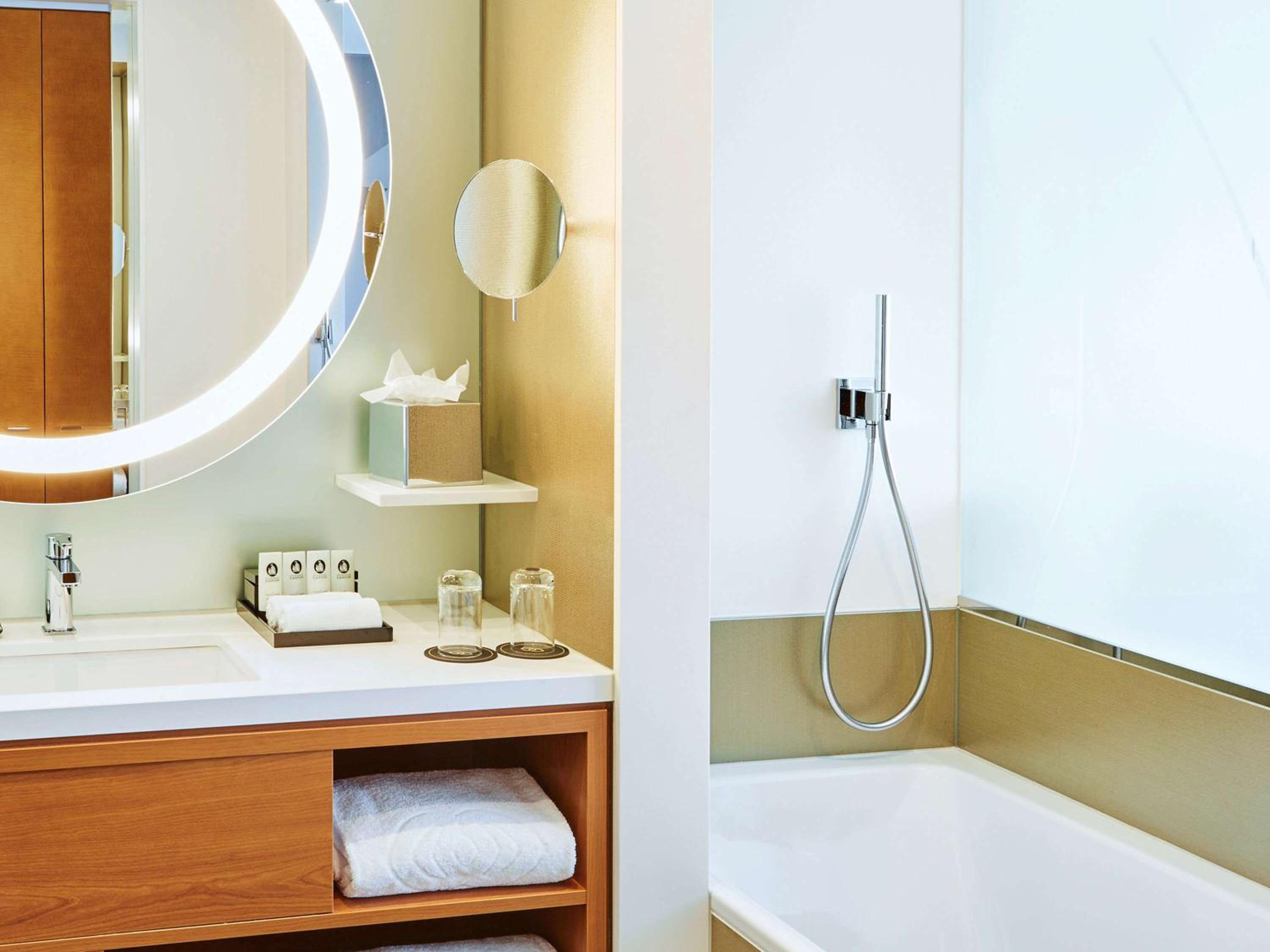 Luxury King Room - Photo 2