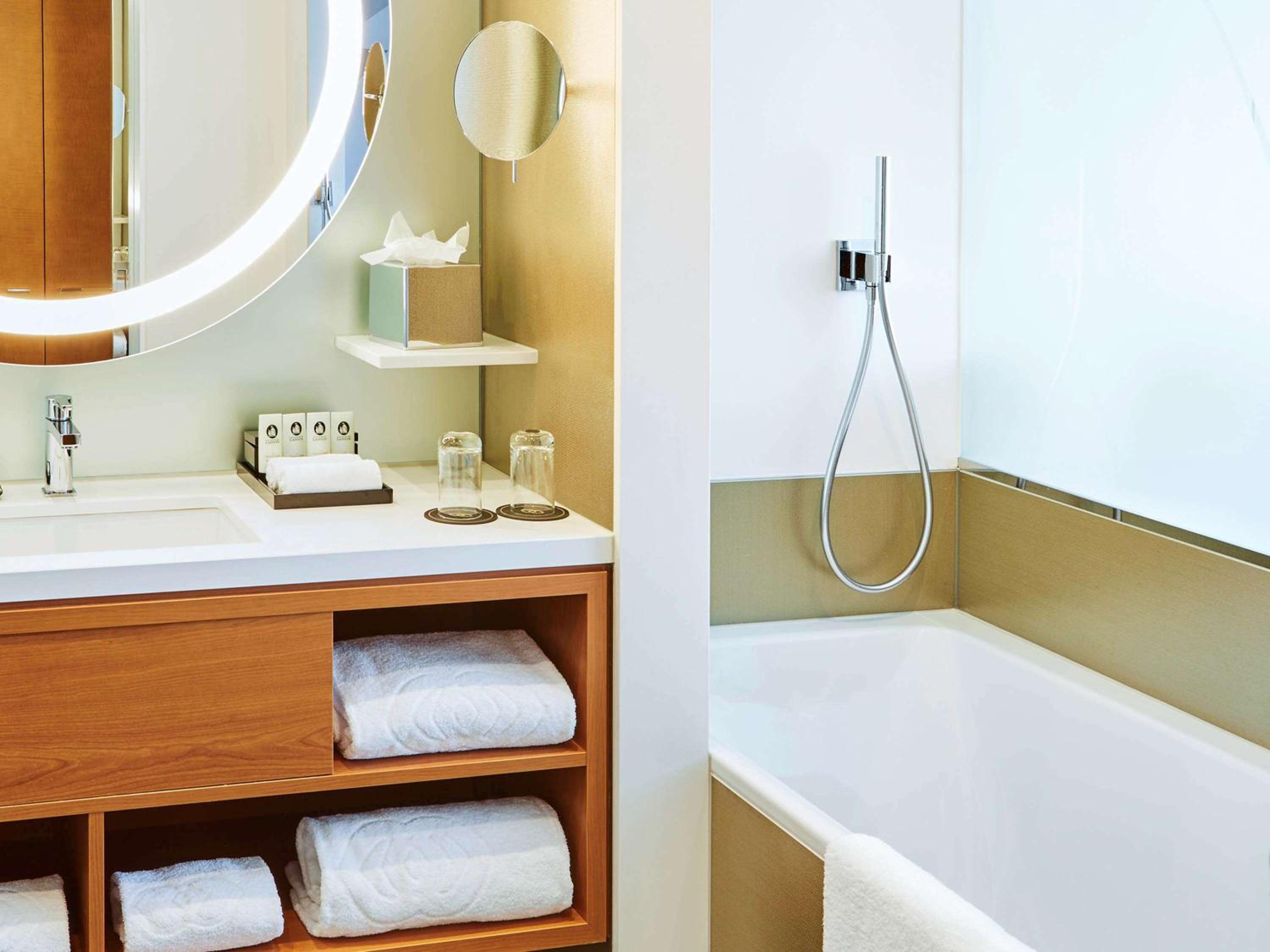 Luxury King Room - Photo 6